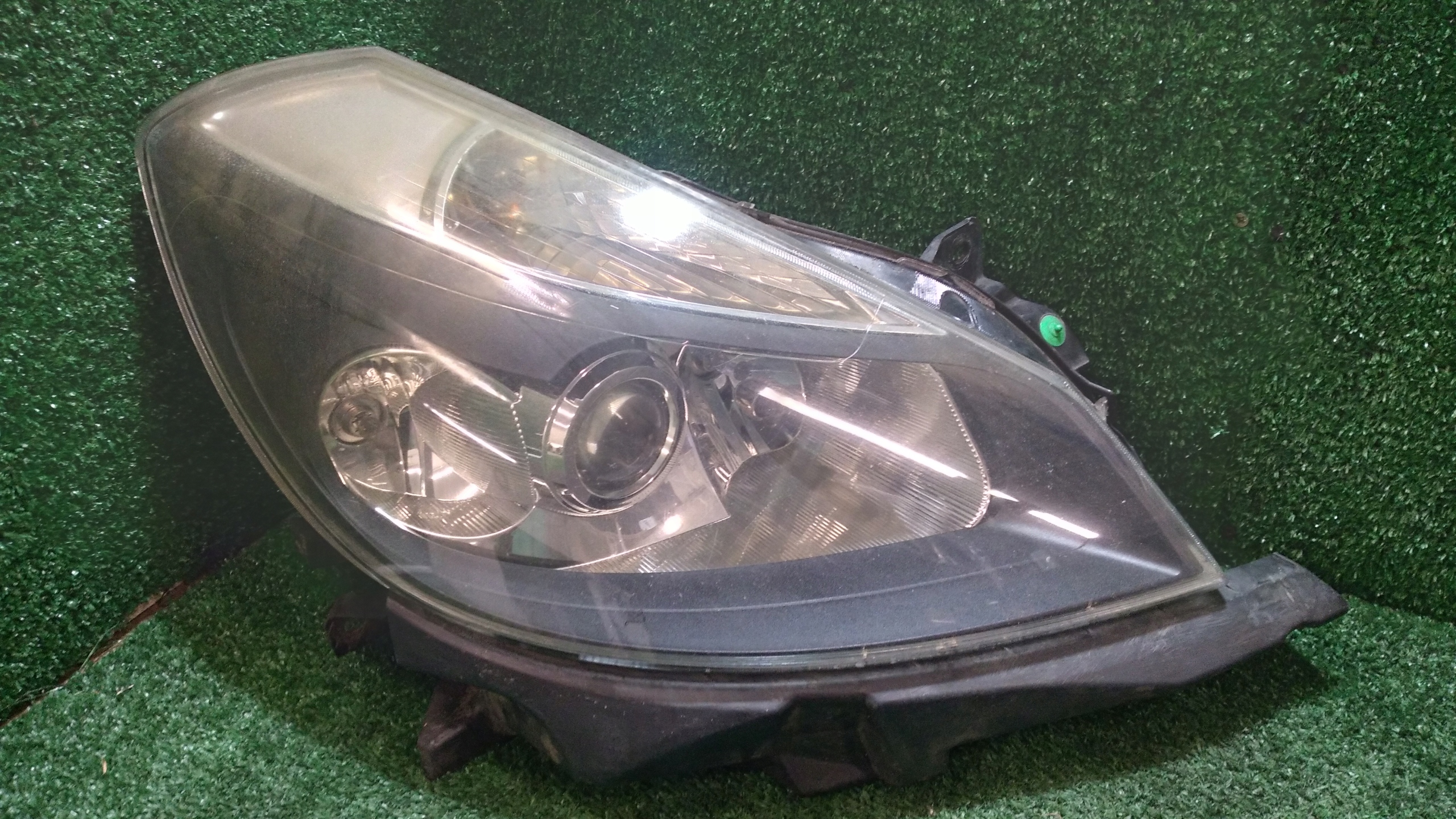 light right front RENAULT CLIO 3 8200261612
