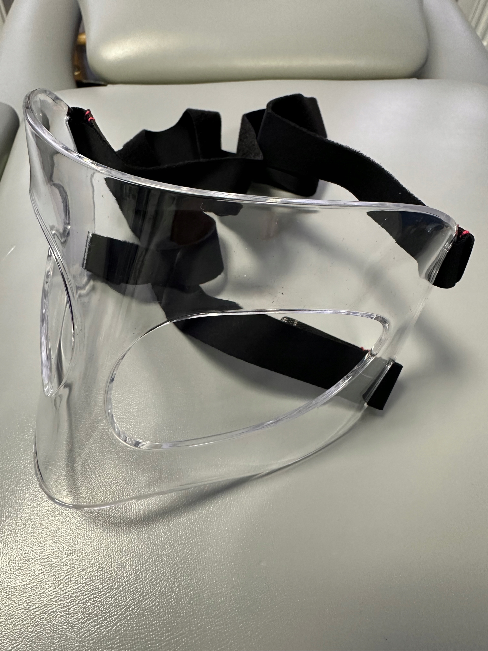 MUELLER OCHRANIACZ MASKA NA NOS TWARZ OSŁONA TWARZY PO ZŁAMANIU NOSA Rozmiar uniwersalny