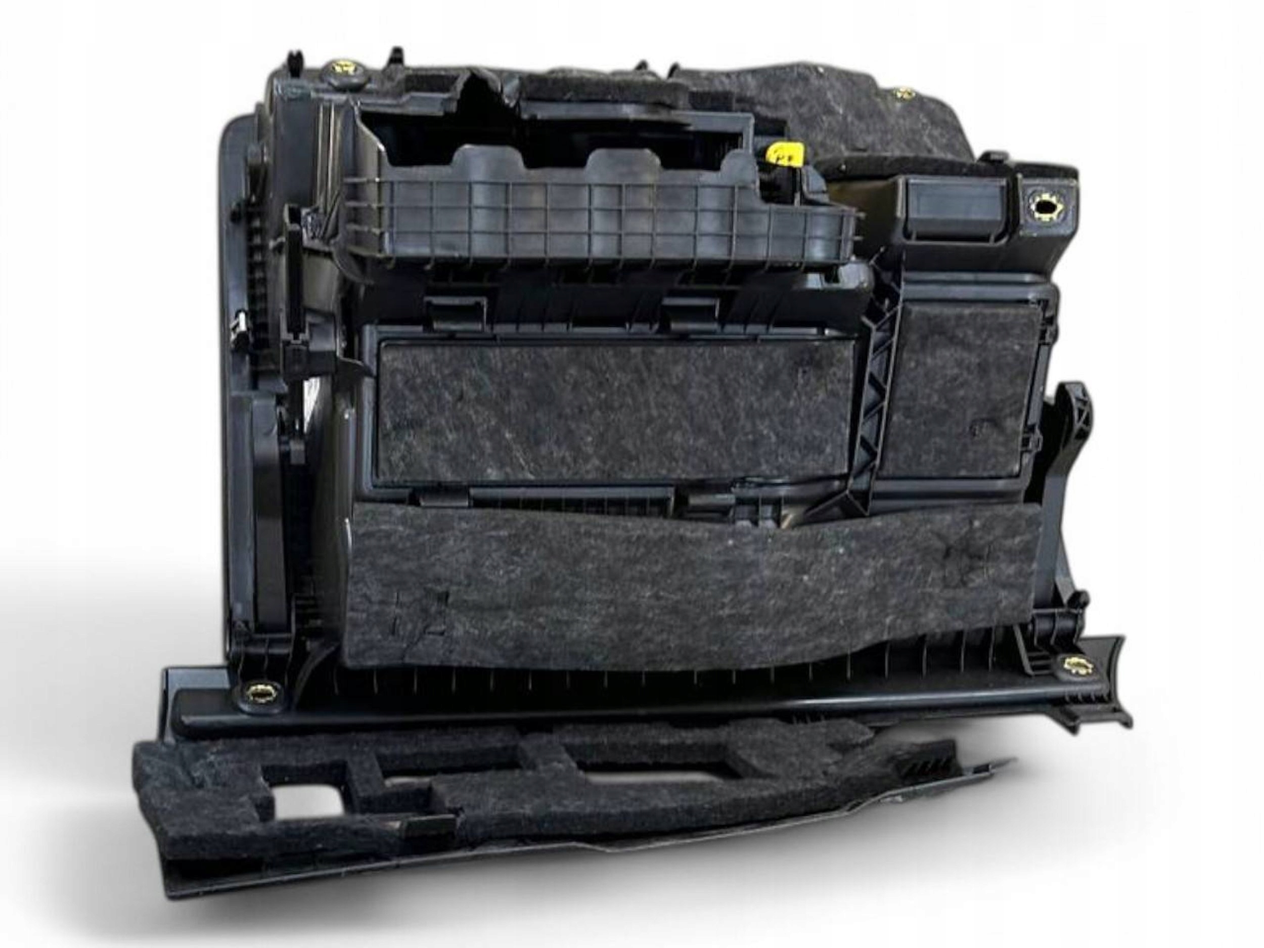 Audi Q2 - 2022 бардачок / комплект