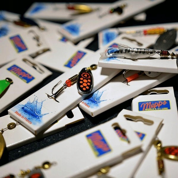 BŁYSTKA Mepps AGLIA MICROPIGMENTS rainbo TROUT nr3 Kod producenta 30155003