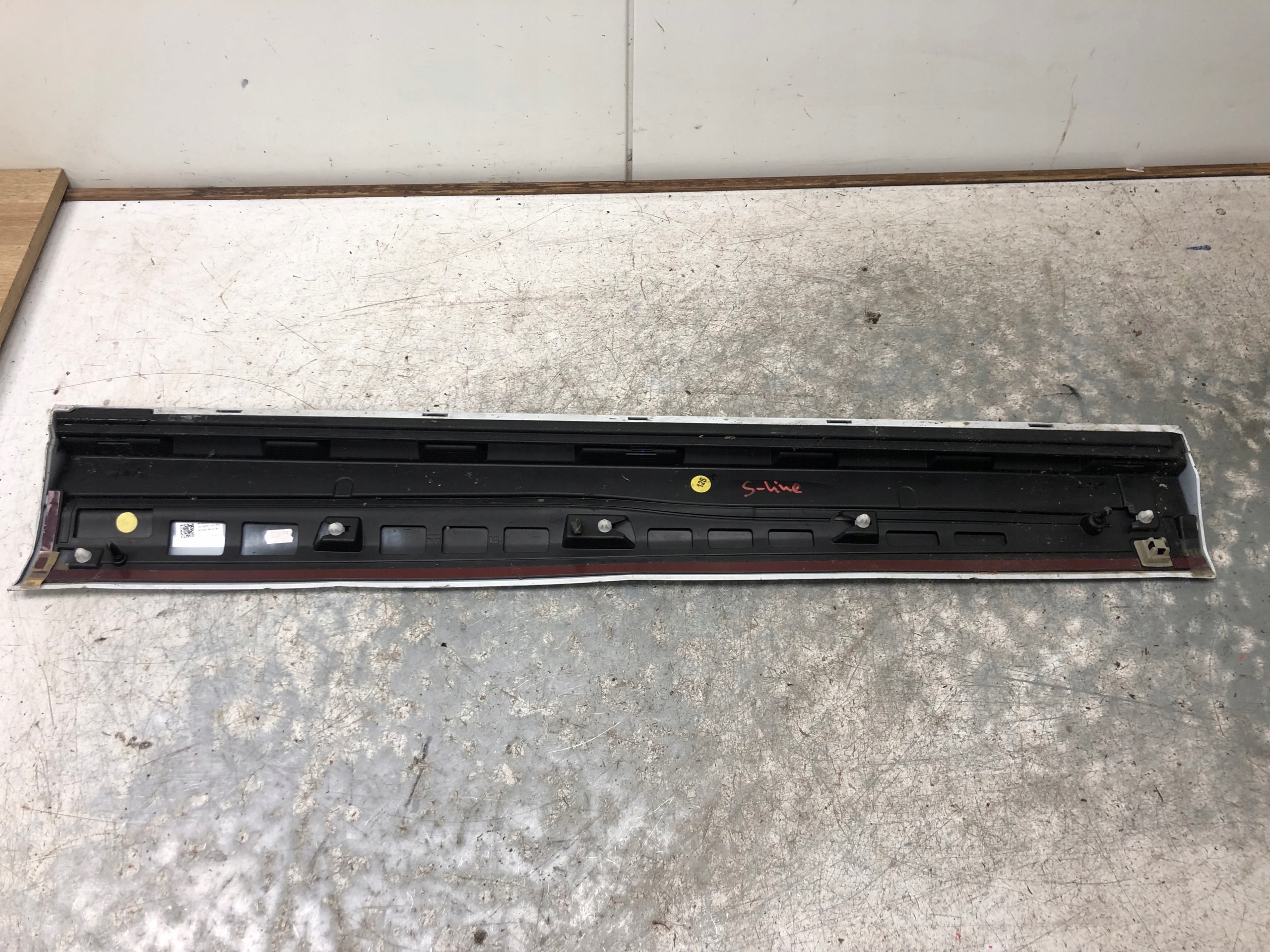 moulding door right front AUDI Q2 S-LINE 81A853960A