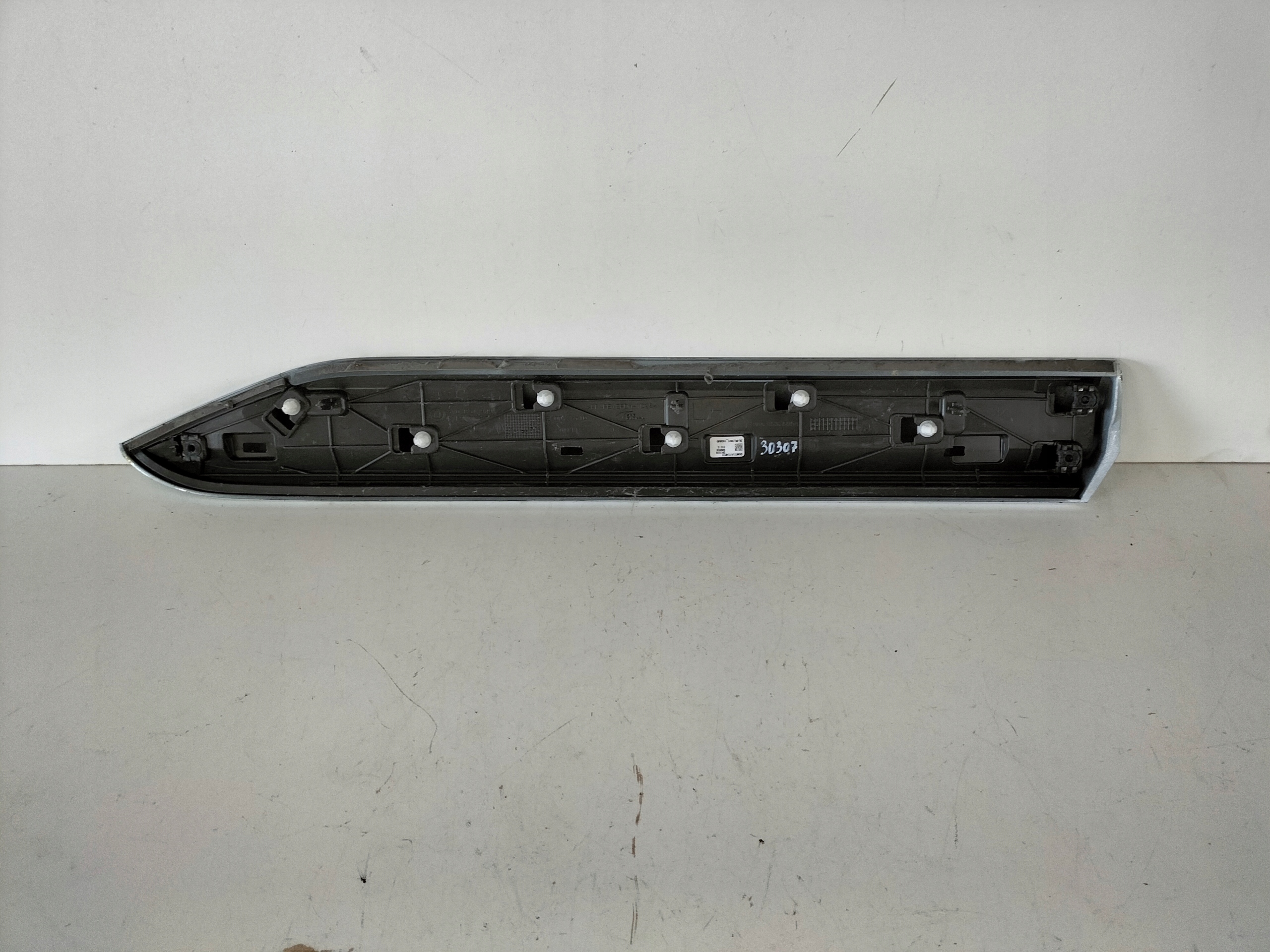 moulding door rear part left SKODA SUPERB III 15