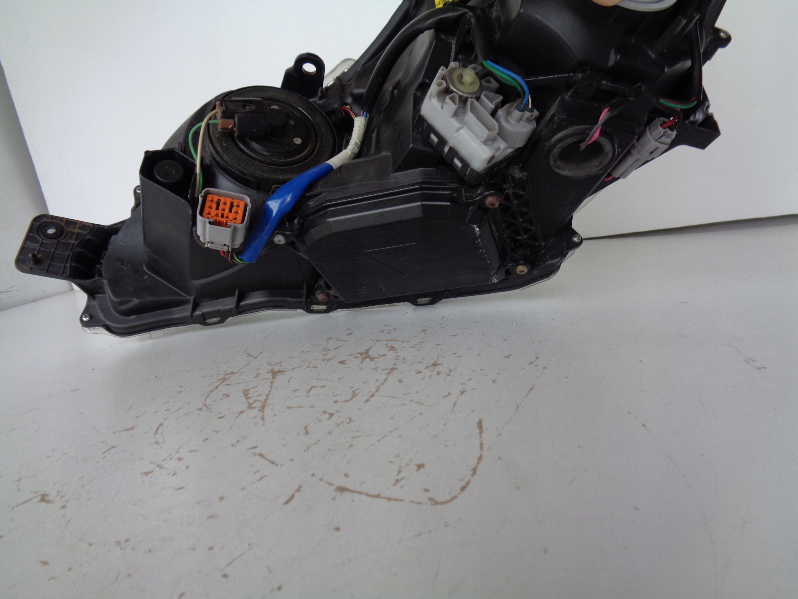light right REFLEKTOR SUBARU LEGACY 09- XENON
