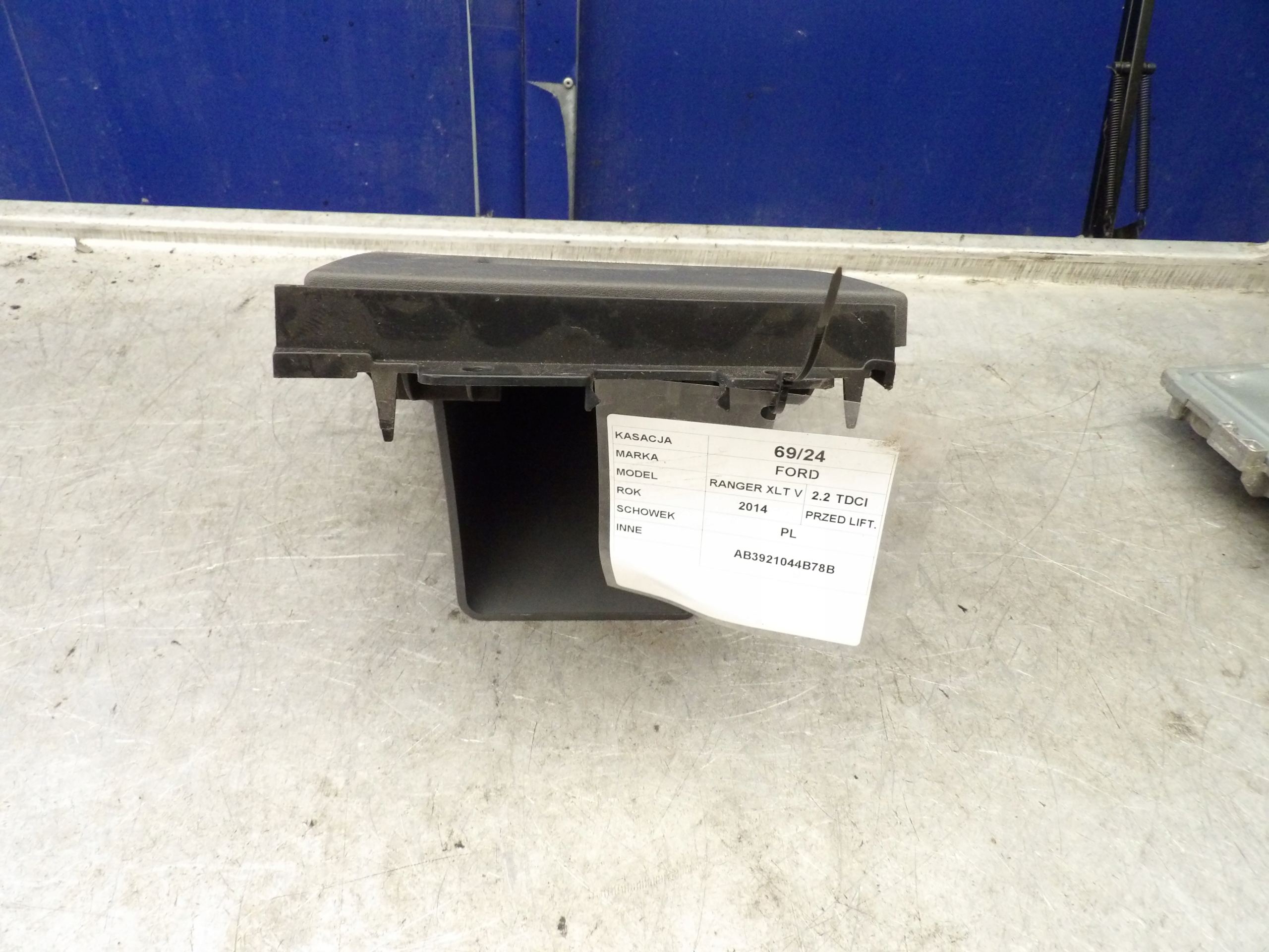 Ford Ranger XLT V schowek - dźwignia otwierania maski AB3921044B78B Typ samochodu 4x4/SUV Samochody osobowe