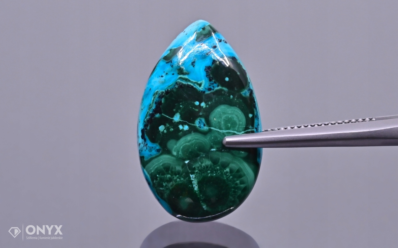 Chryzokola kabošon nepravidelný 25x16 mm