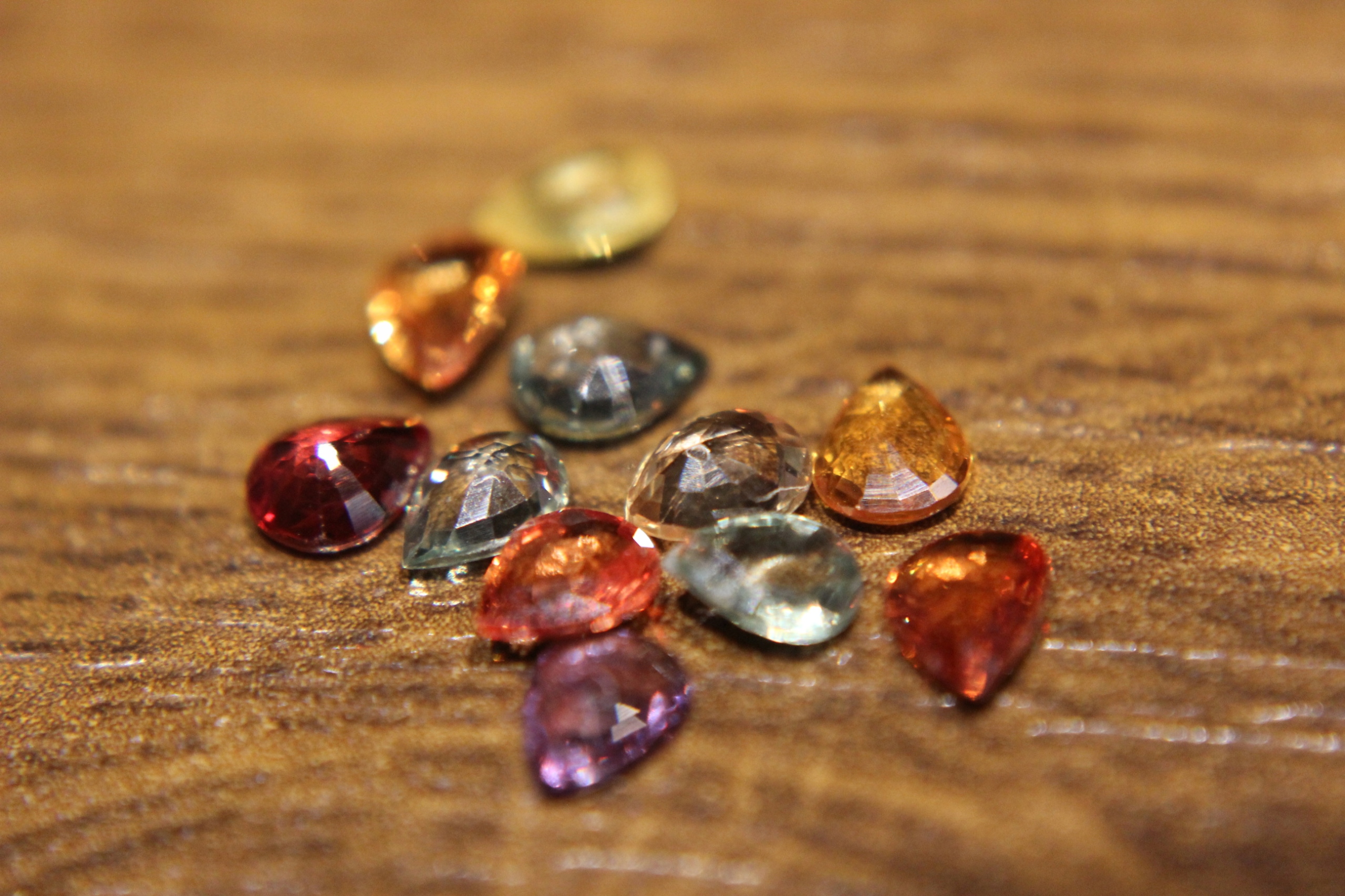 Safírové přírodní kameny 3.60ct 11ks