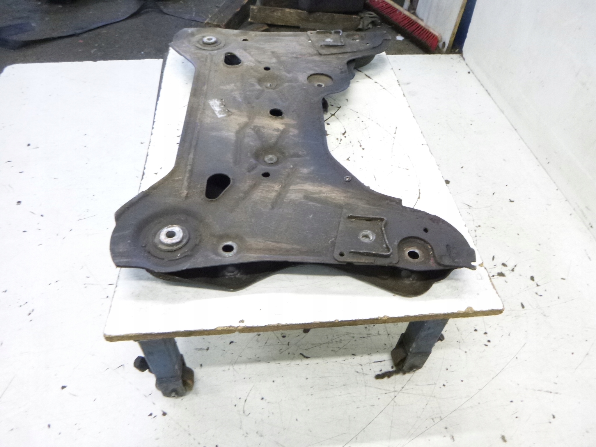 axle beam Opel Vivaro 2.0 CDTI 2006r.
