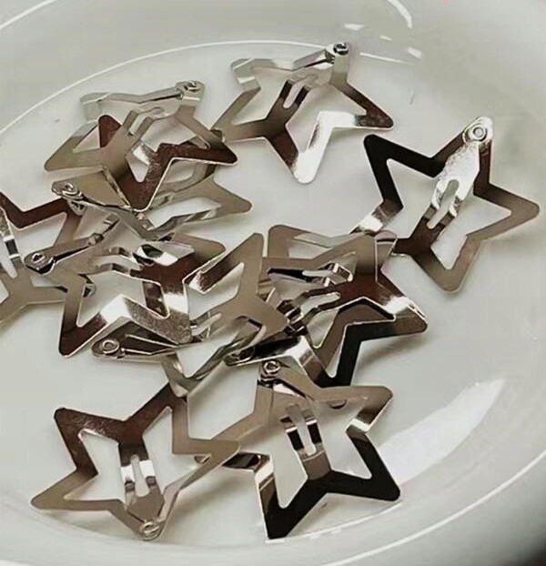 SPINKI DO WŁOSÓW GWIAZDKI srebrne 12 szt Marka bez marki