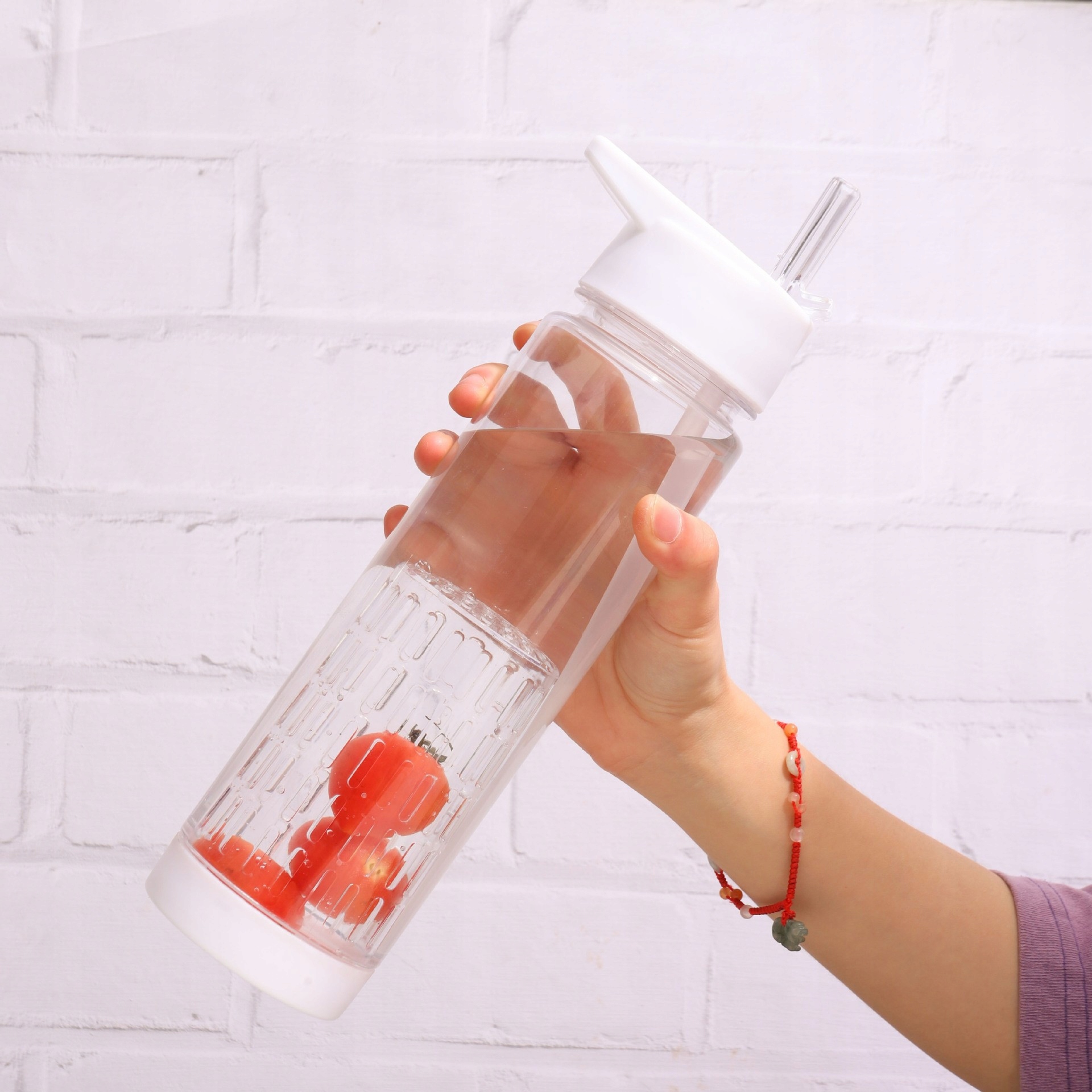 SZKLANA BUTELKA NA WODĘ SOK OWOCE LÓD 750ml SPORTOWA Z ETUI Pojemność 750 ml