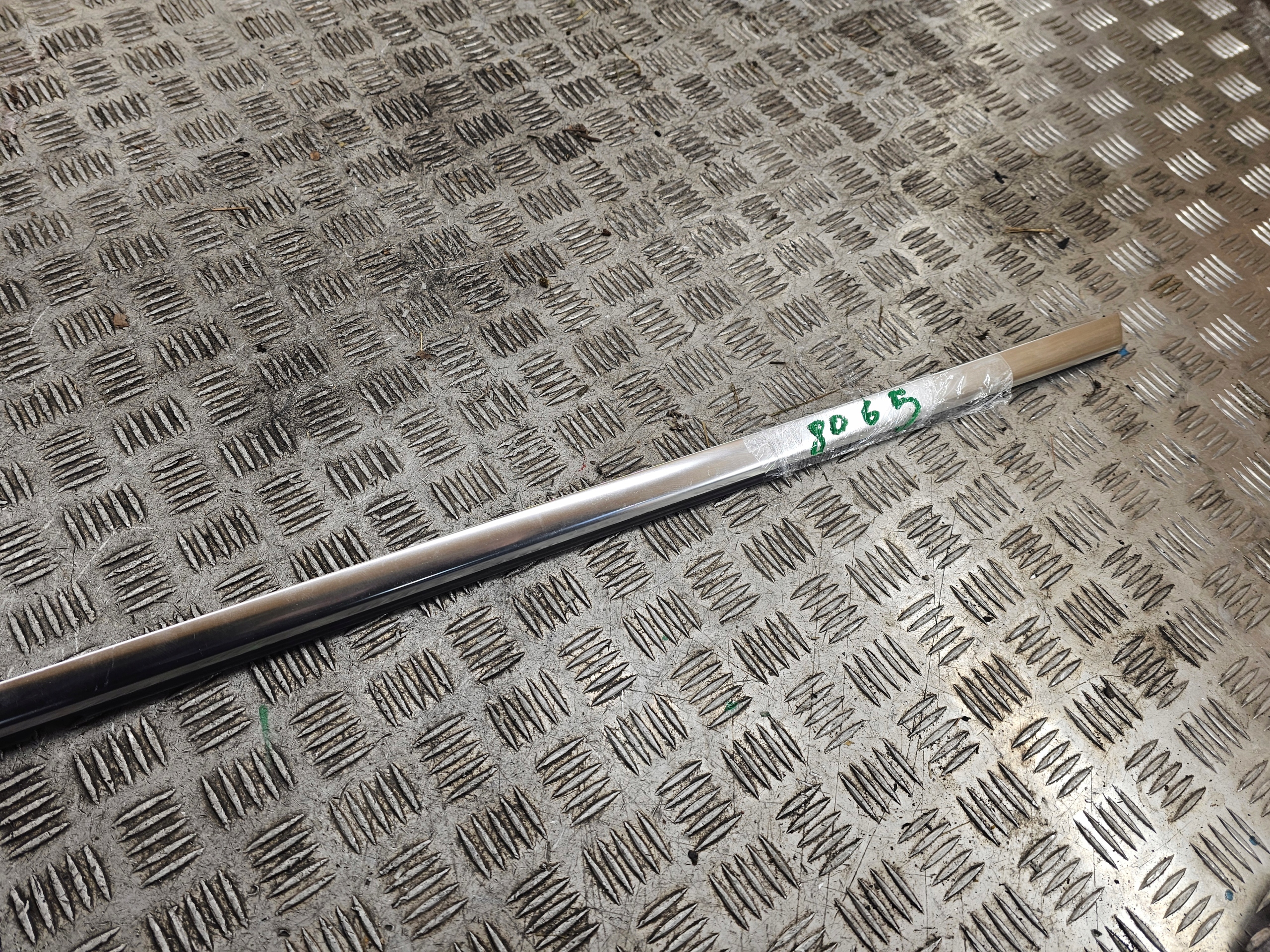 moulding dust MERCEDES A KLASA A1777350300