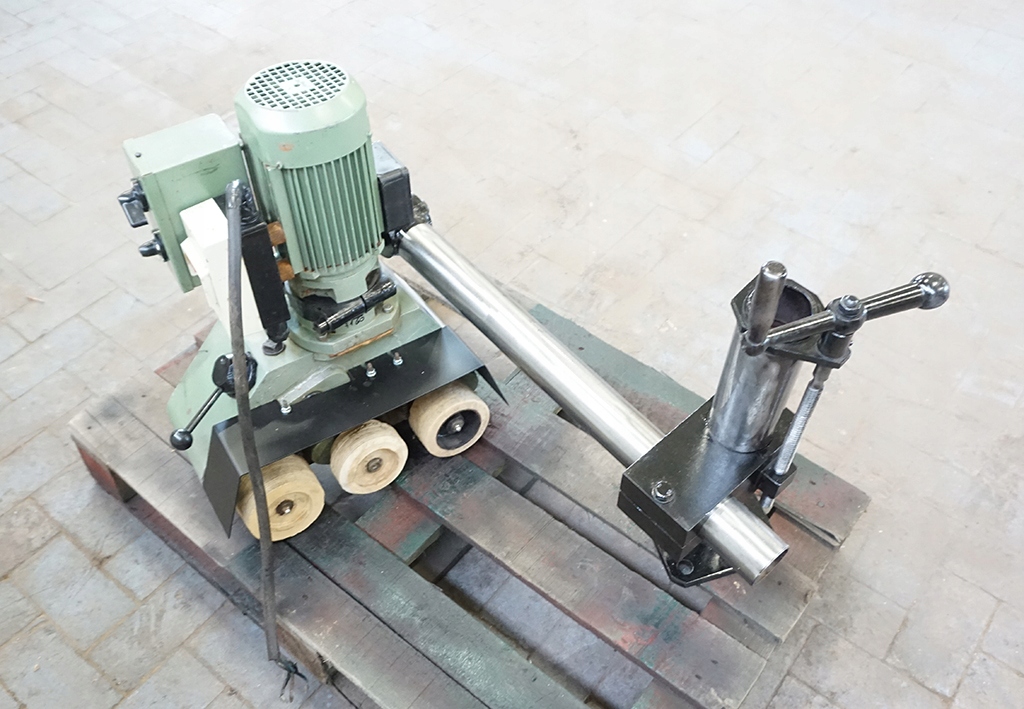 POSUW DO FREZARKI SIM 3-ROLKI 8-BIEGÓW silnik:0,85kW + STATYW Waga 77 kg