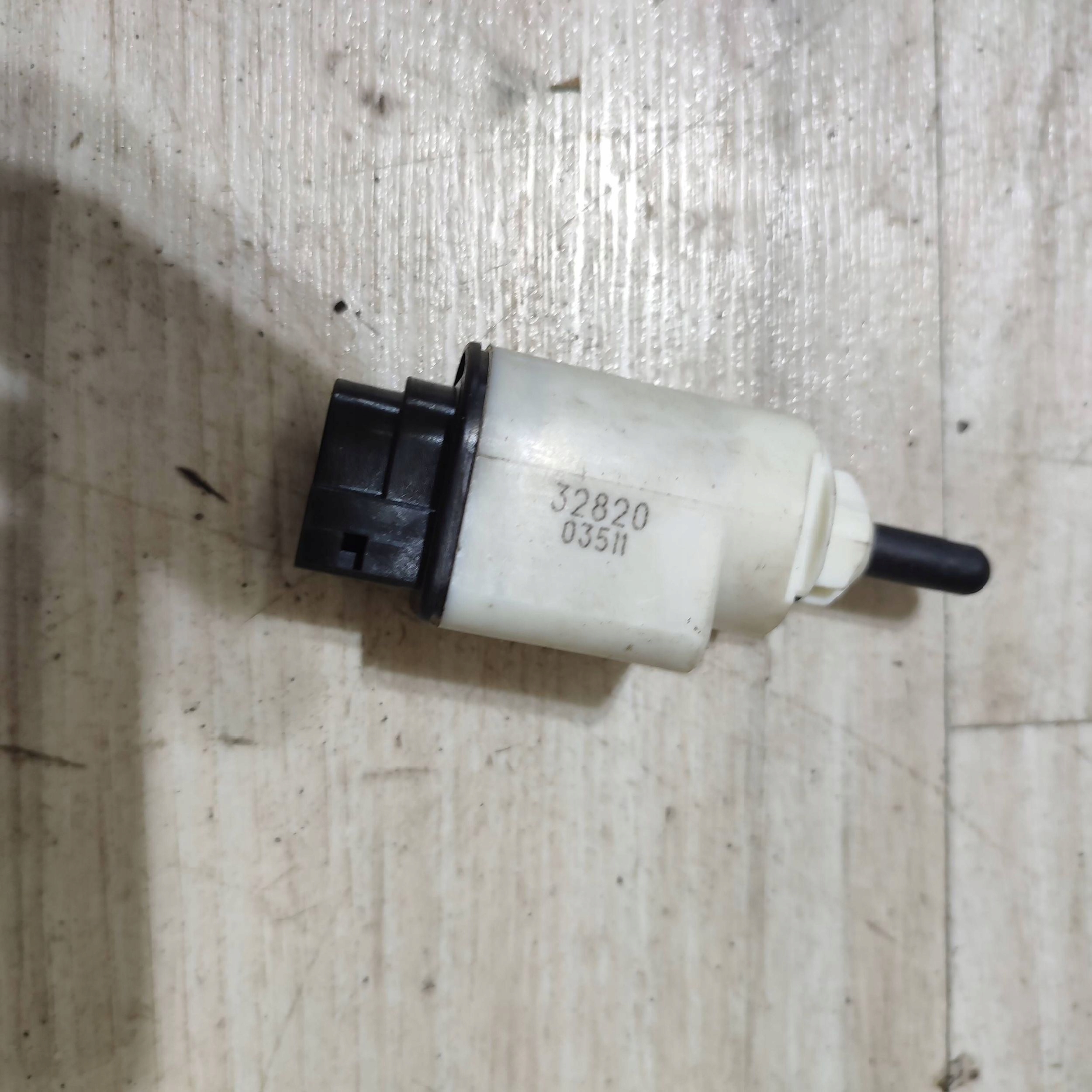 Sensor pedalu Bremse Opel Corsa F 9813503180