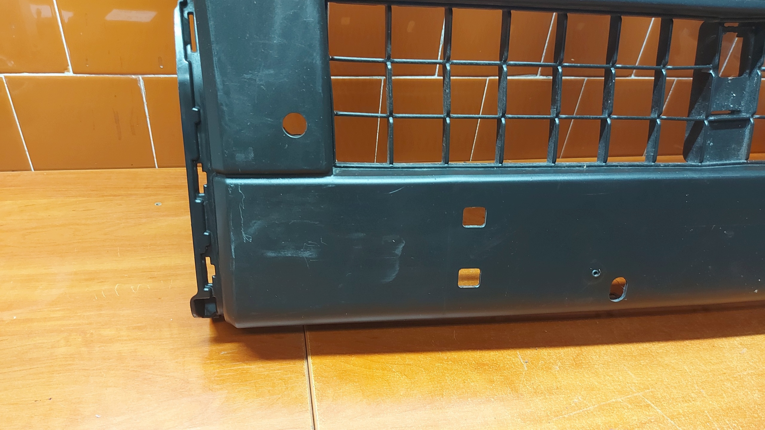 grid central of a bumper front front TOYOTA LAND CRUISER PRADO 24