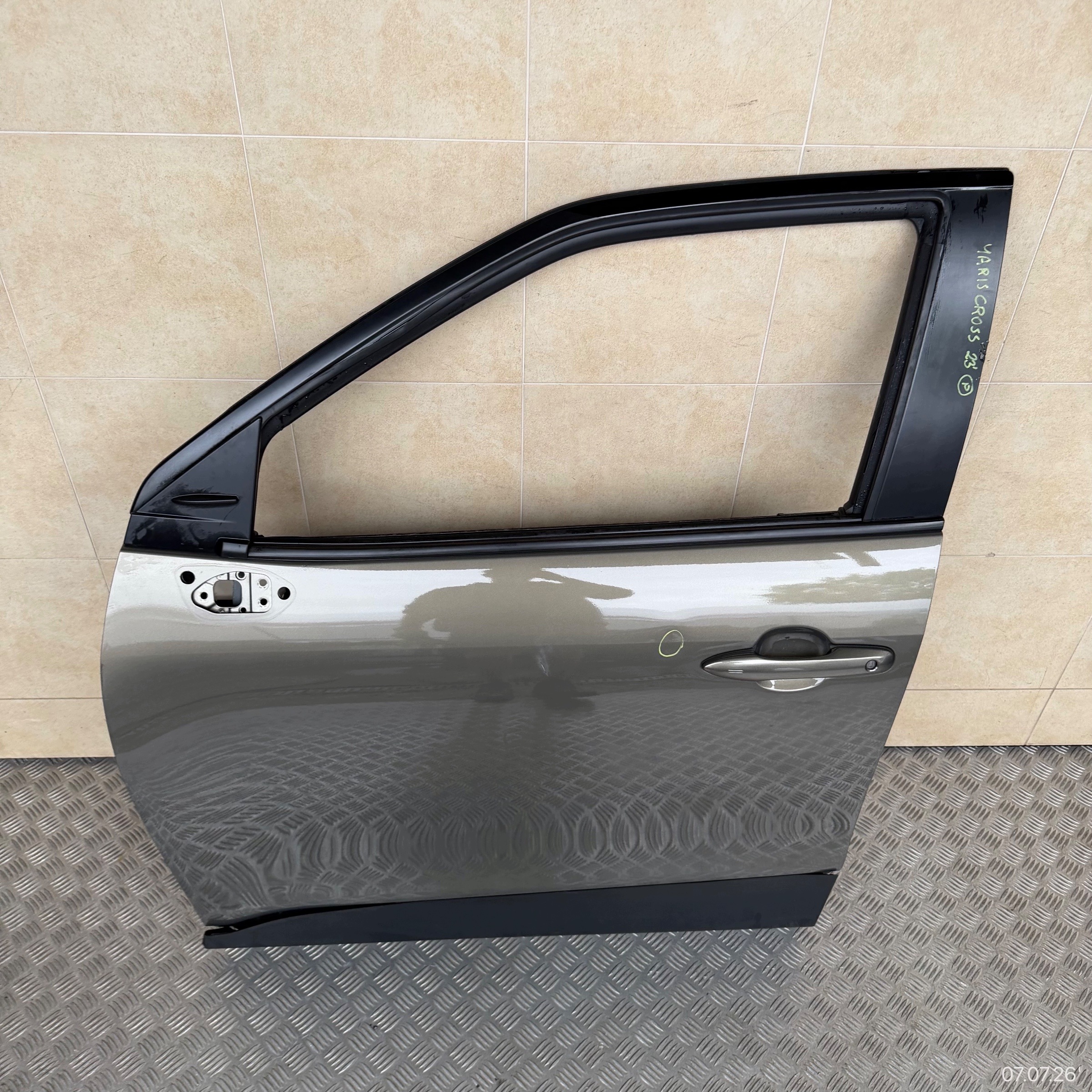 door front left TOYOTA YARIS CROSS 2023 ROK