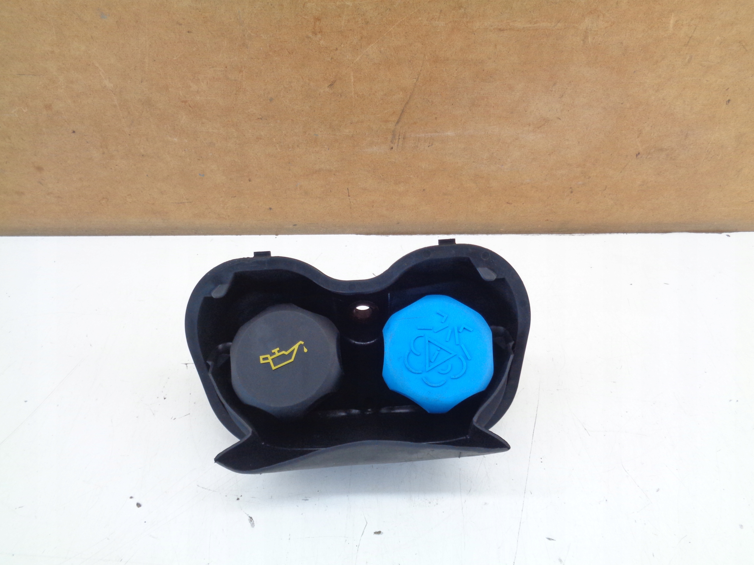 98710615002 - Porsche Cayman Boxster пробки корпус заливної горловини масла