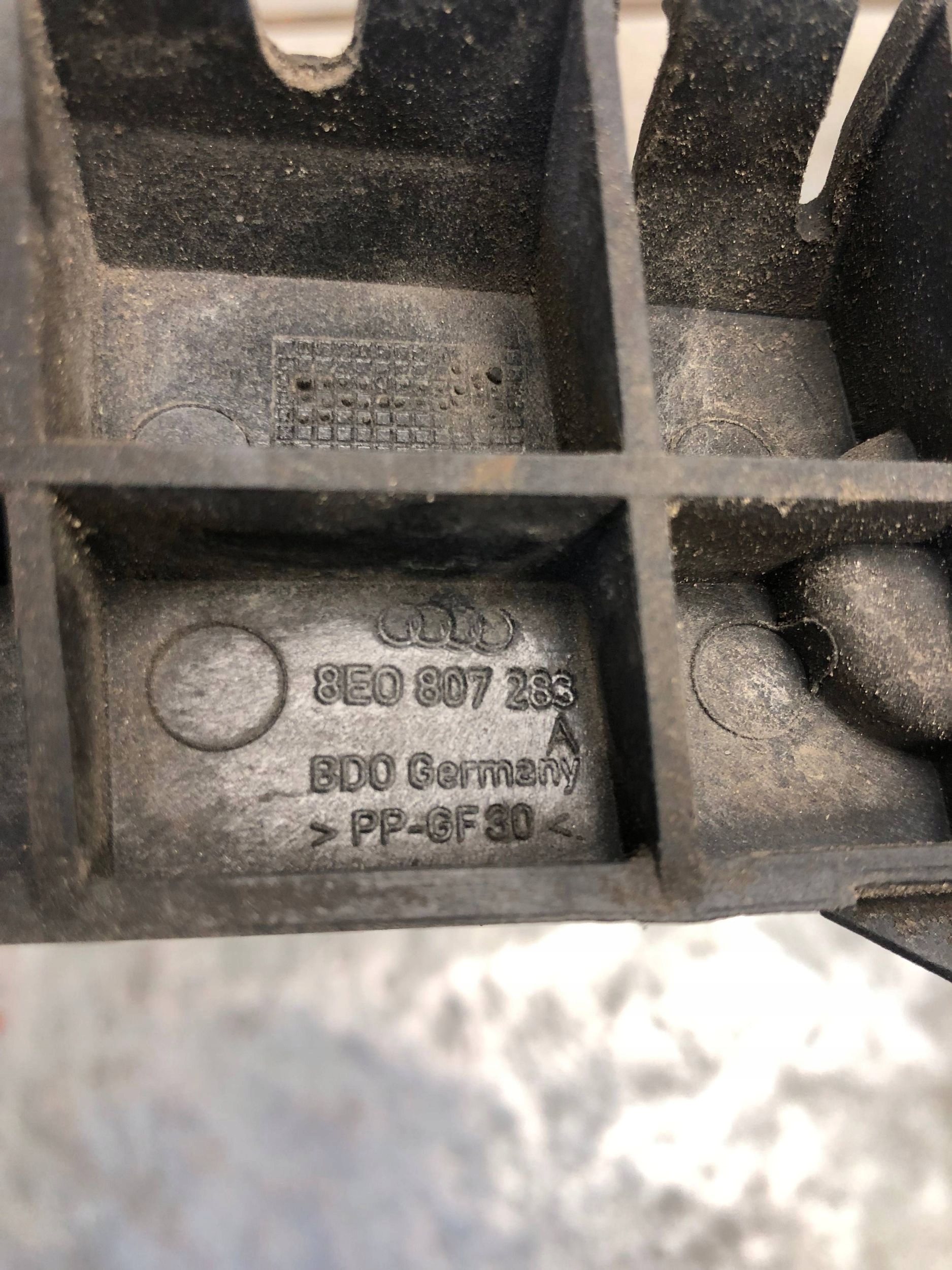 bumper bracket left front AUDI A4 B6 8E0807283A