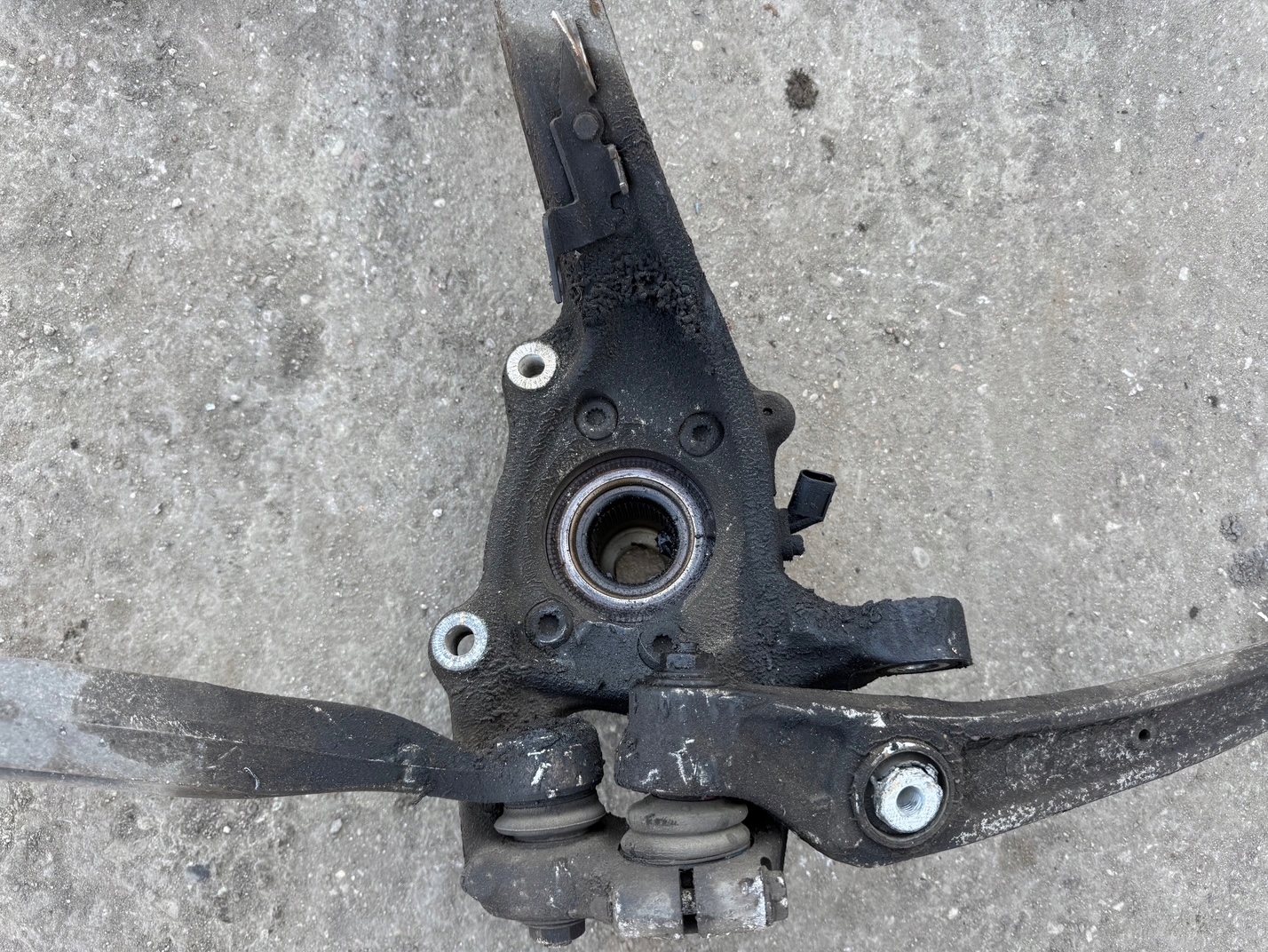 AUDI swing left front left front of the arm 8K0407257ABS