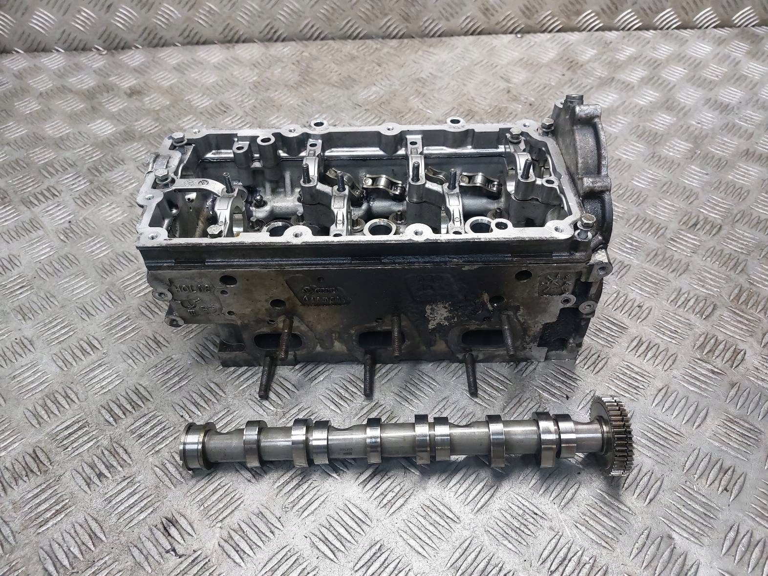 hlava levá + vačka Výfukové AUDI A6 C6 2.7 TDI 0593AL 059102CB