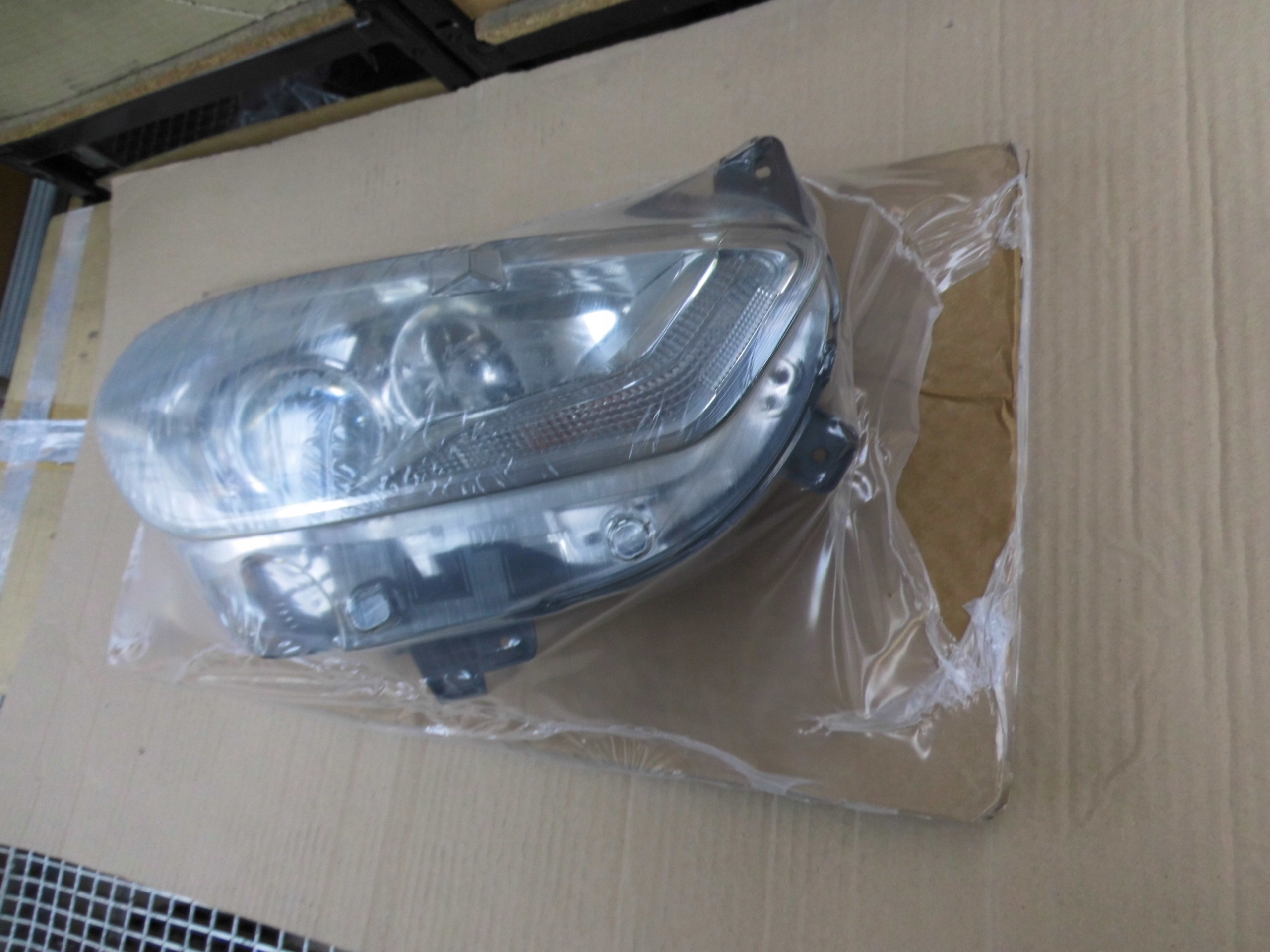 REFLEKTOR PRAWY FORD GALAXY Mk4 2015-21 Producent części Ford OE
