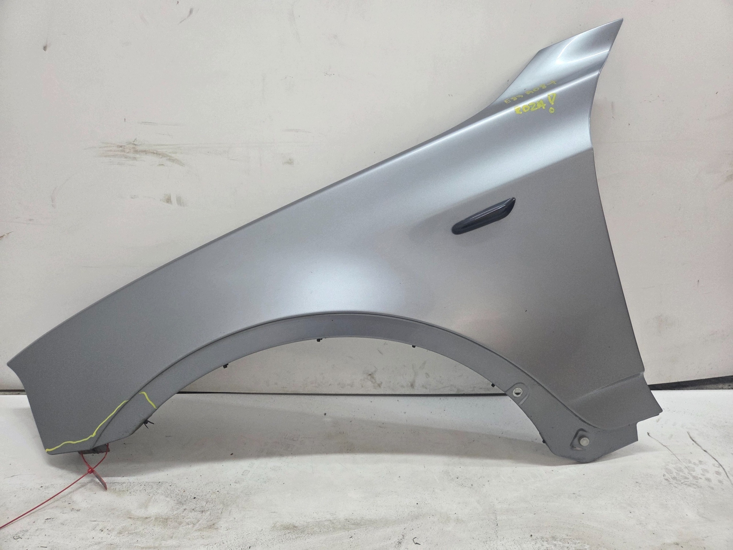 fender left front BMW X3 E83 SILBERGRAU A08/7