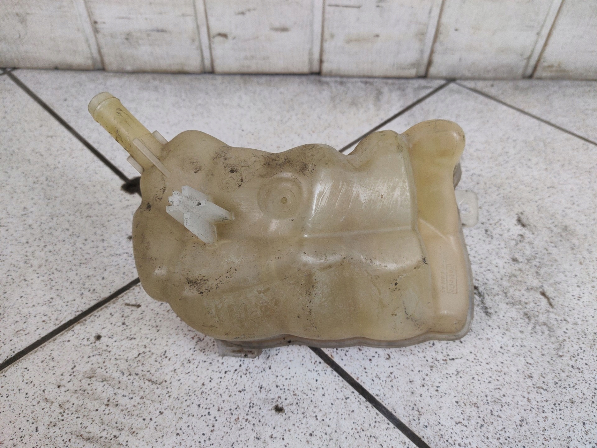 Scheibenwaschbehälter Ford Fusion USA 2 2013 DG93-8A080-AD