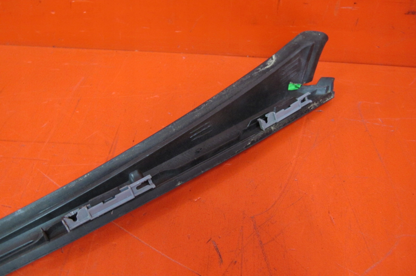 PEUGEOT 3008 and 1 0U moulding windows windscreen front left KDKD