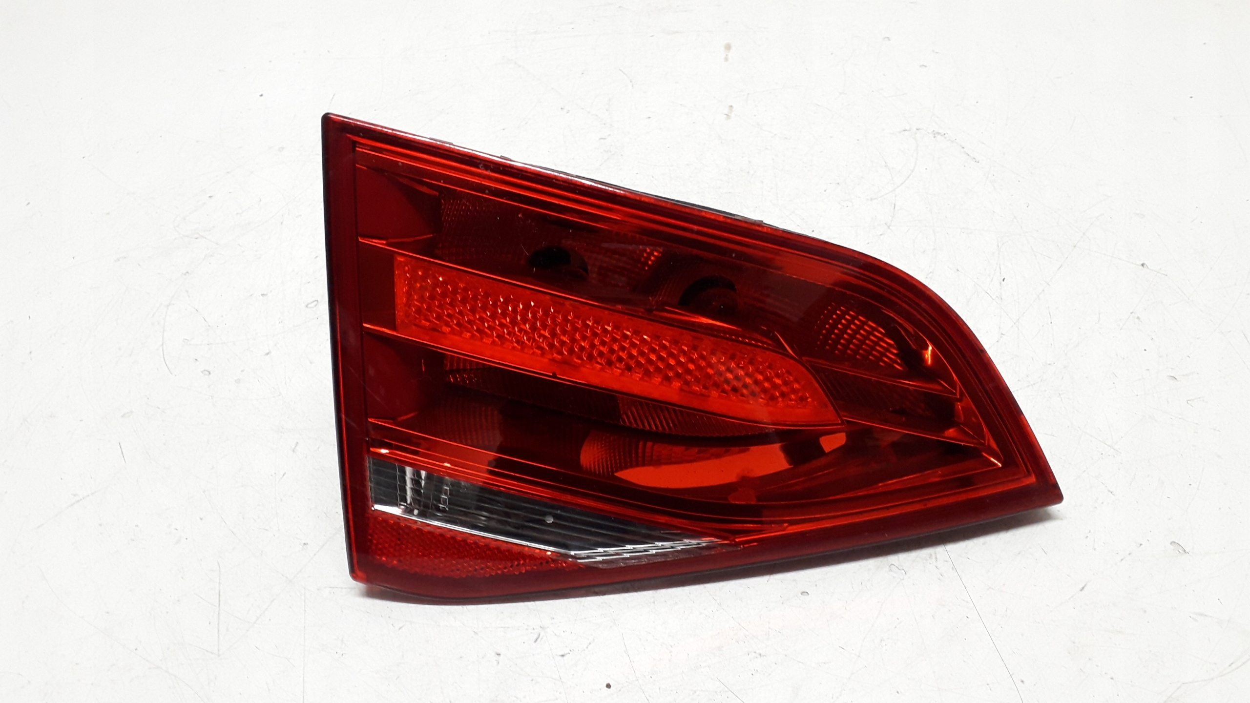 AUDI A4 B8 SEDAN LAMPA LEWA TYŁ W KLAPE 8K5945093
