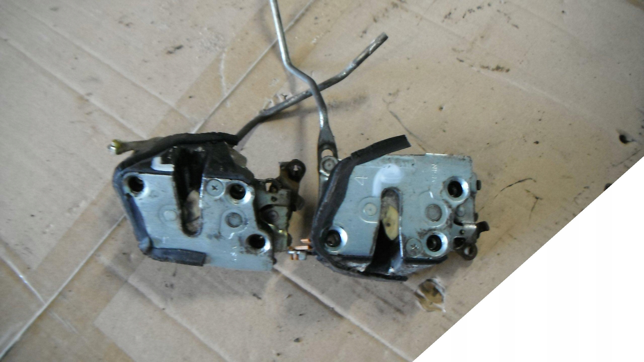 SUZUKI VITARA 88- ZAMEK PRAWY - BEZ CENTRALNEGO