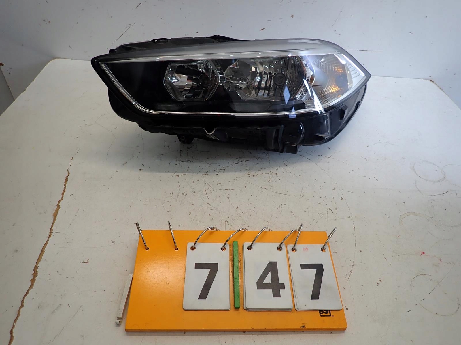 light front front left BMW 1 F40 2019