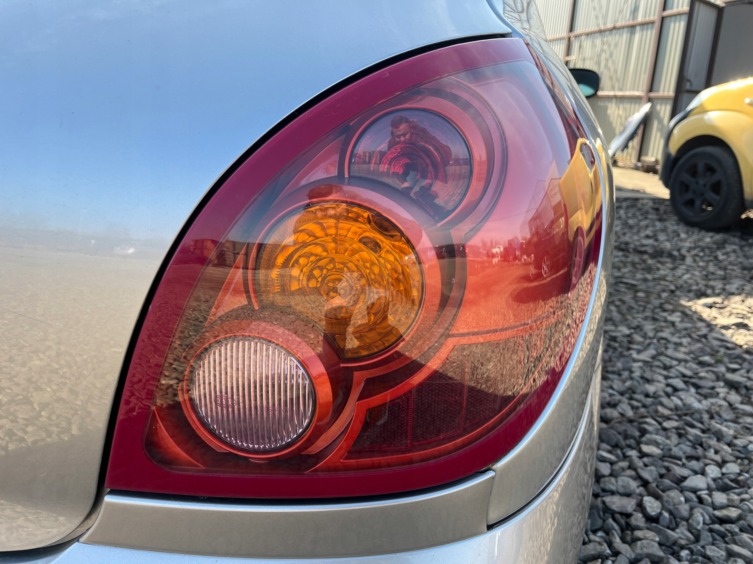 PRAWA LAMPA TYLNA PRAWY TYŁ NISSAN ALMERA N16 LIFT 2003-2006 HB