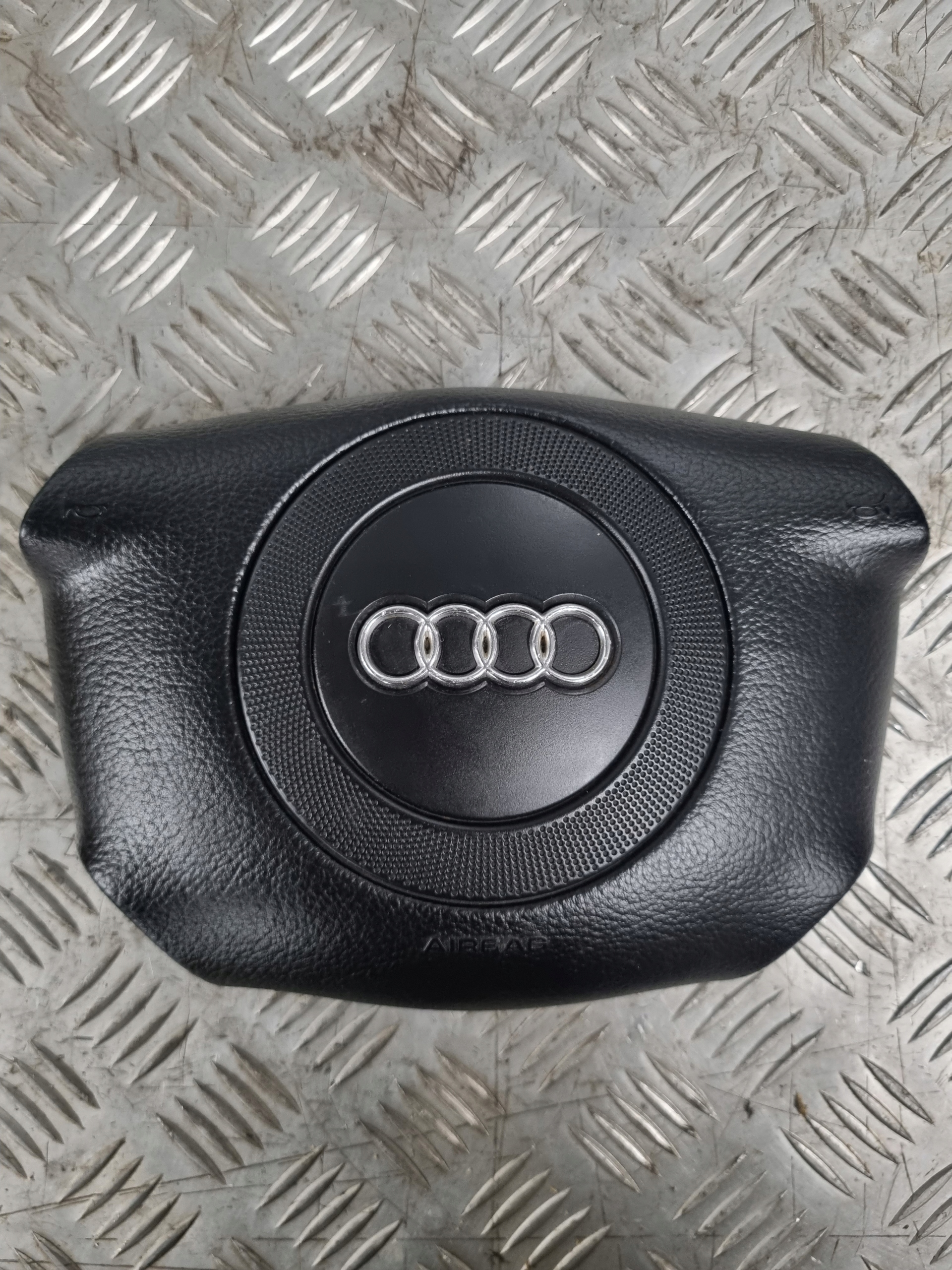 airbag POWIETRZNA driver´s AUDI A4 (8D2. B5) 1.6 4B0880201Q
