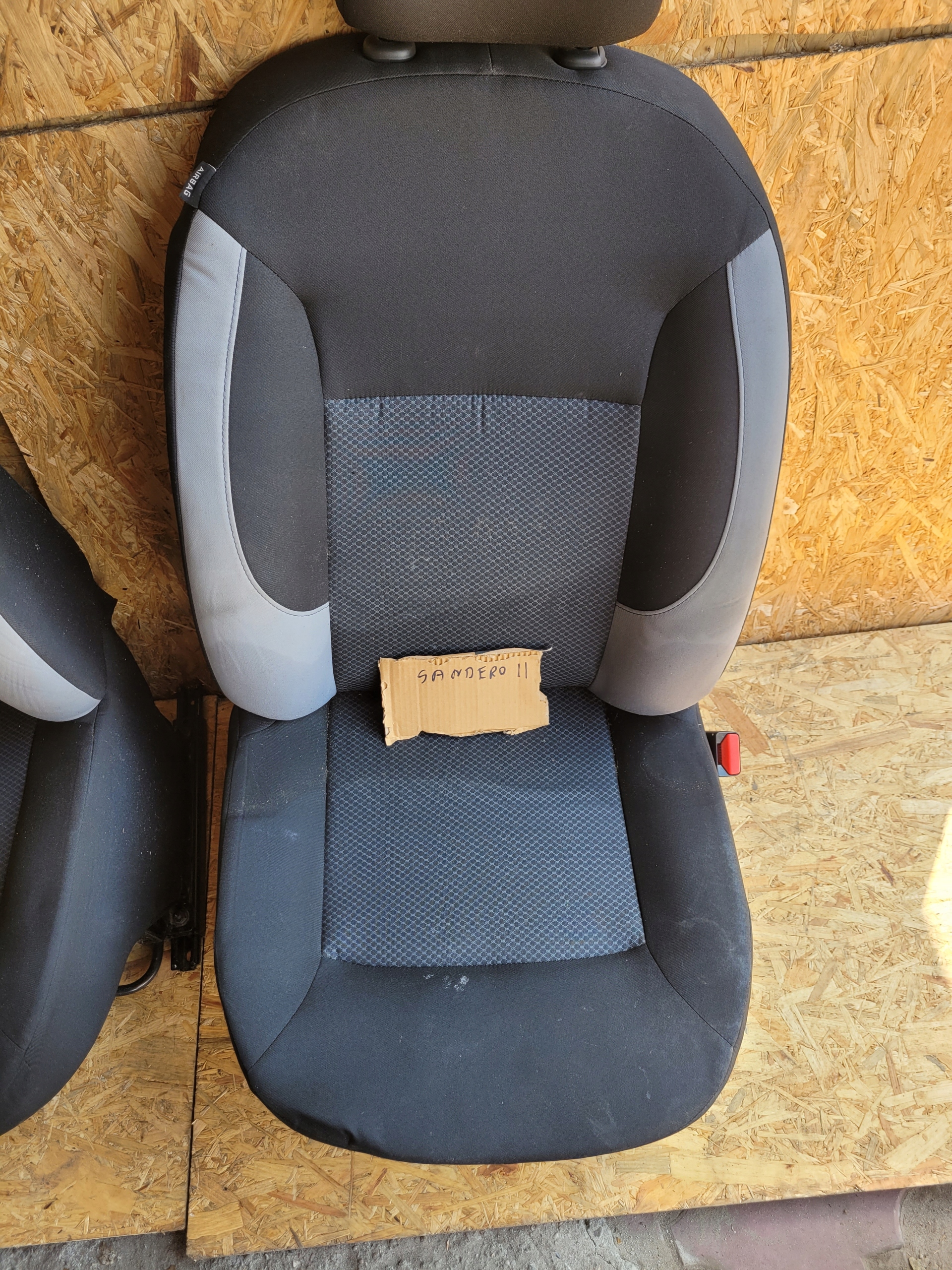 Sitze SIEDZISKO Sitz OPARCIE DACIA SANDERO II 2