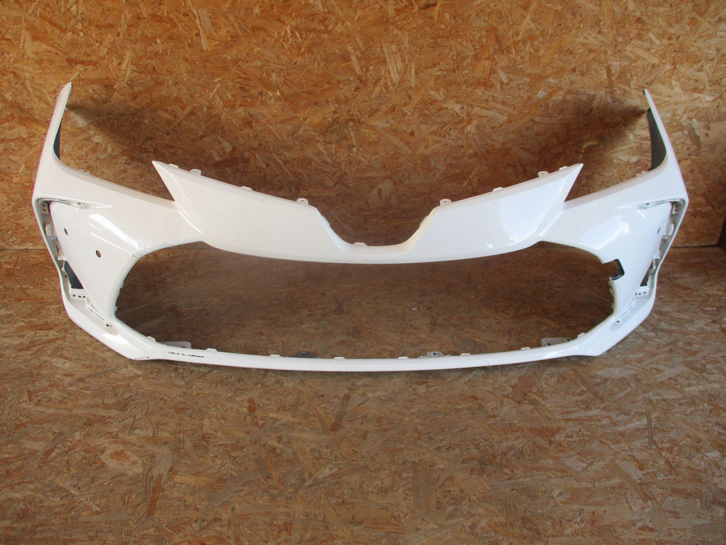 bumper front front TOYOTA COROLLA E21SEDAN
