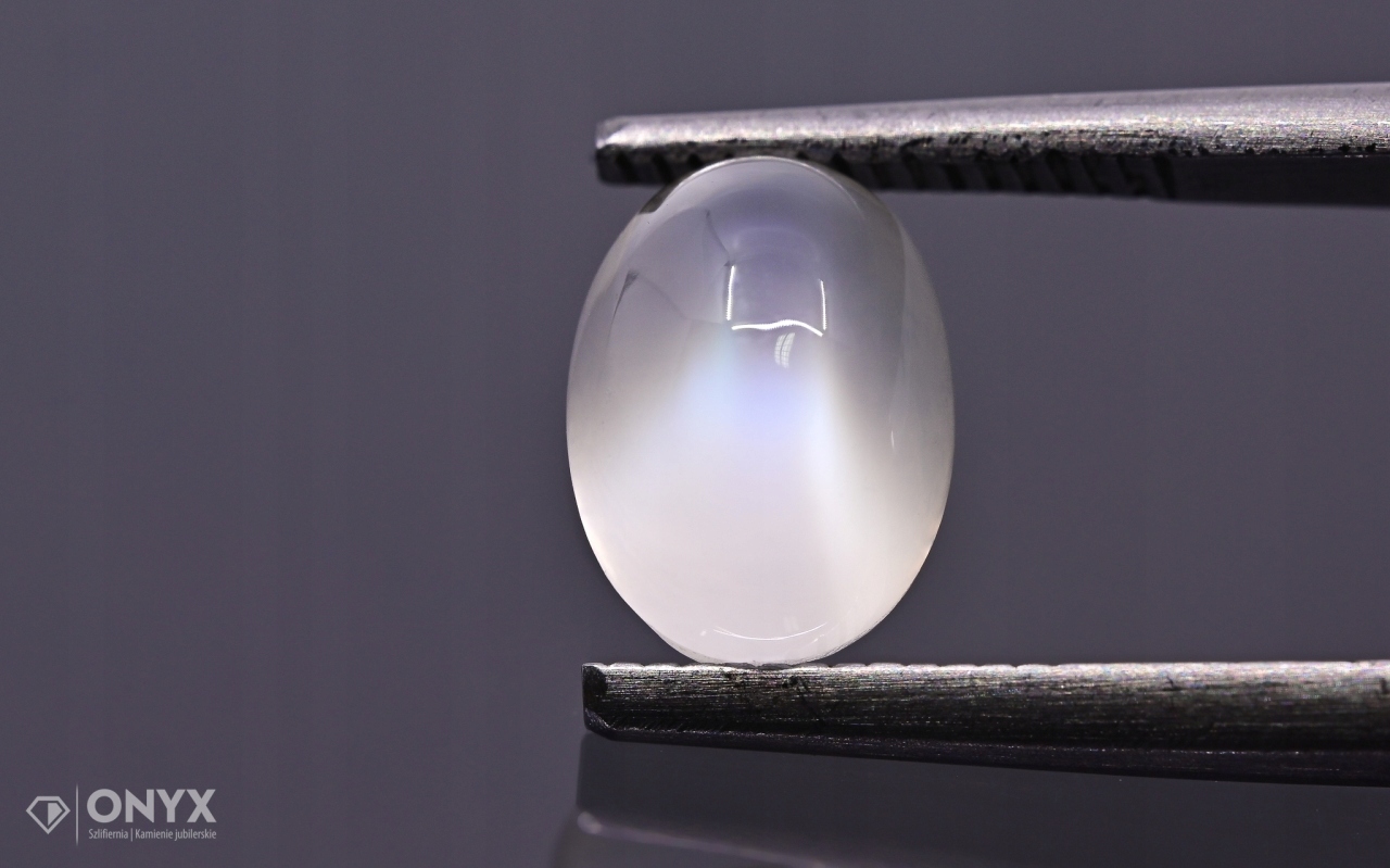 Měsíční kámen kabošon ovál 8,5x6 mm