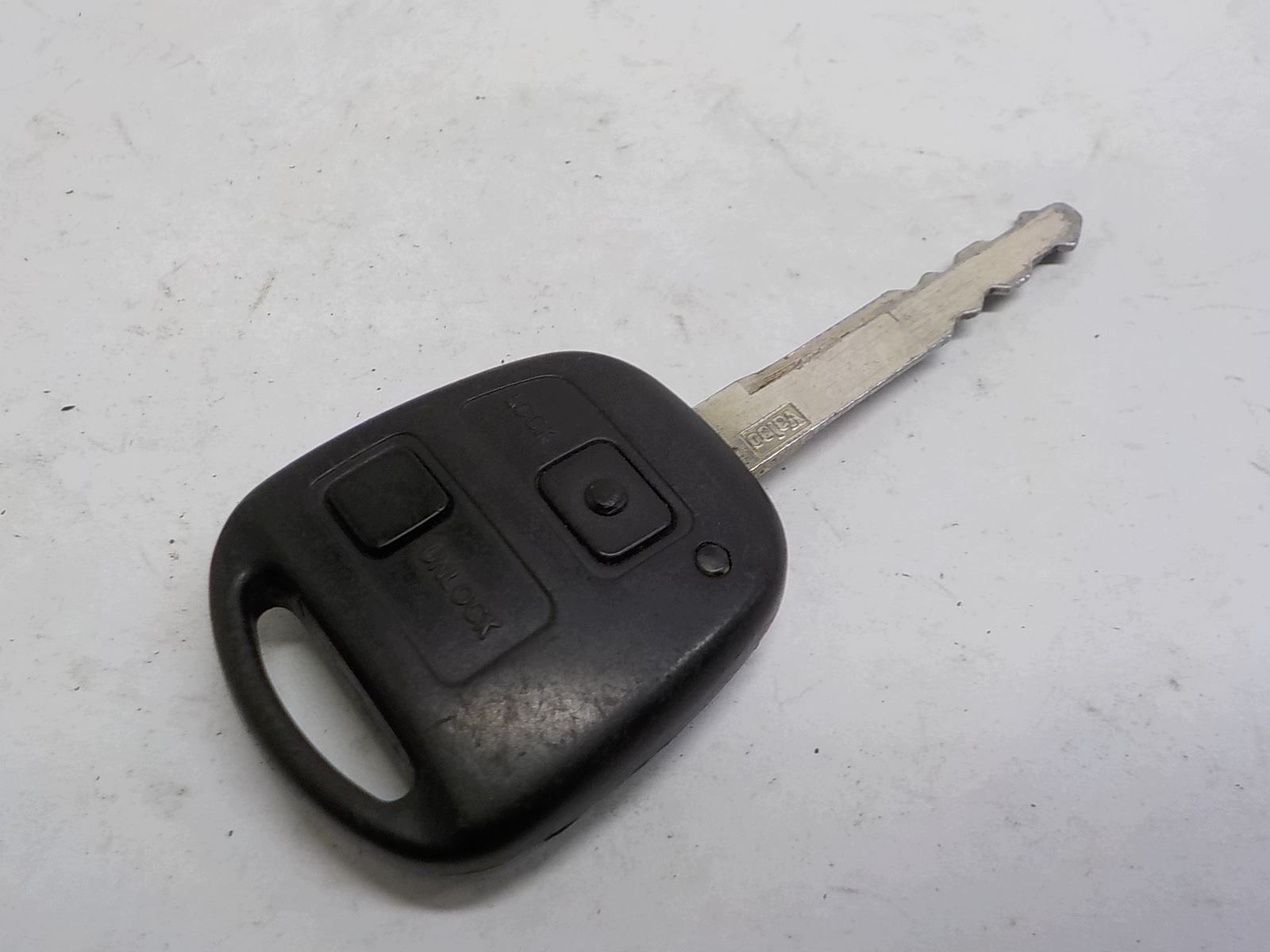 TOYOTA COROLLA YARIS AVENSIS key PILOT