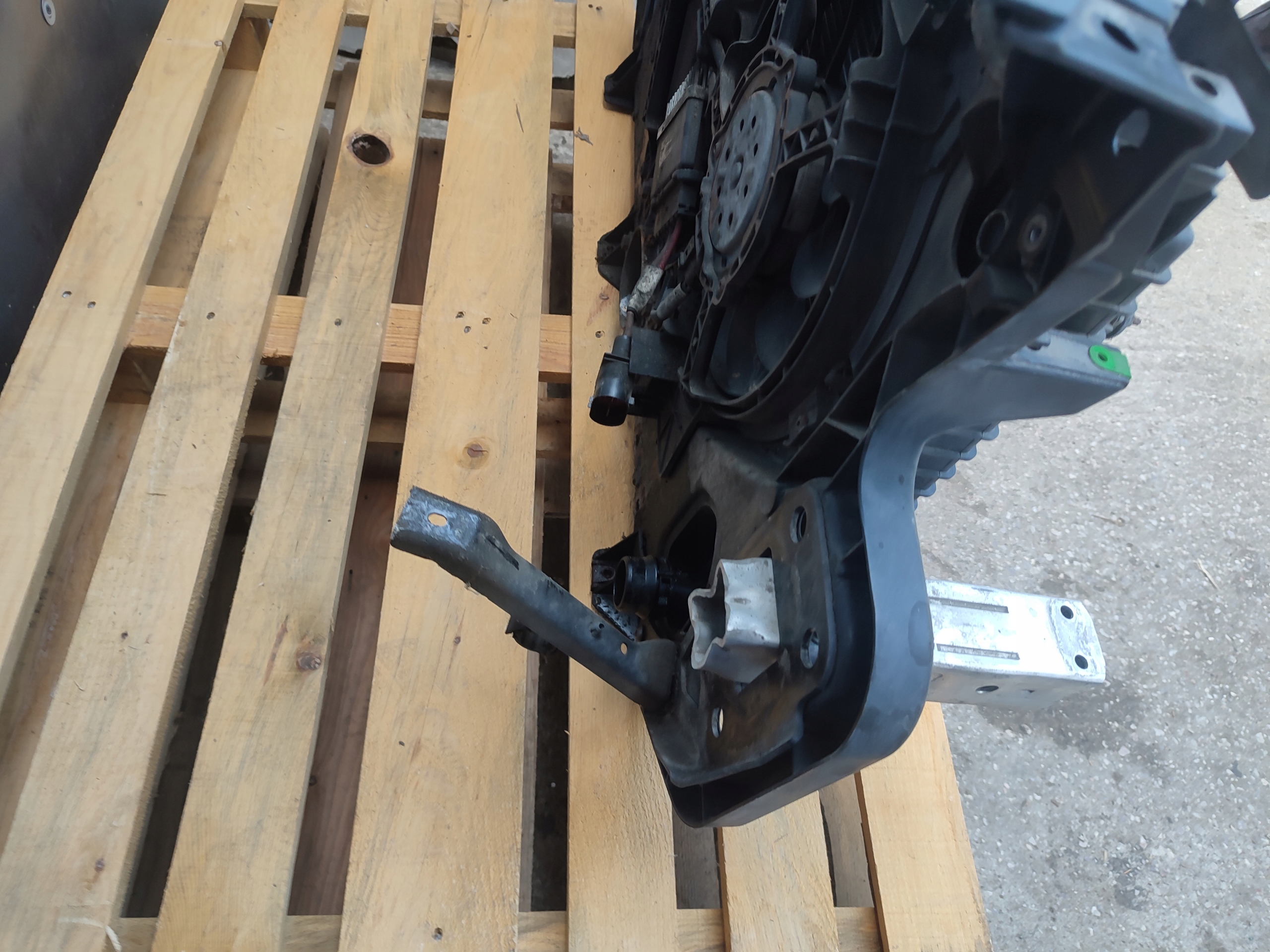 support panel for radiators audi a6 c6 3.0 tfsi automat