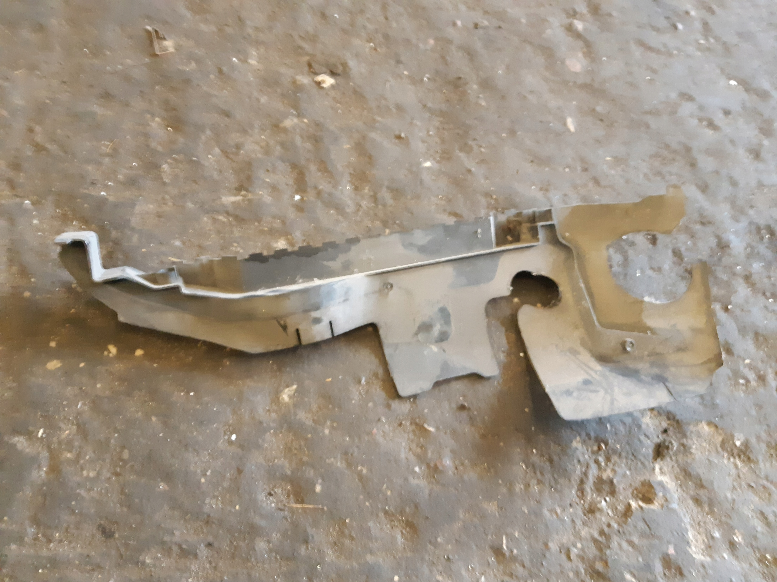 AUDI A6 C6 luftansaugkanal rechts 4F0121284G