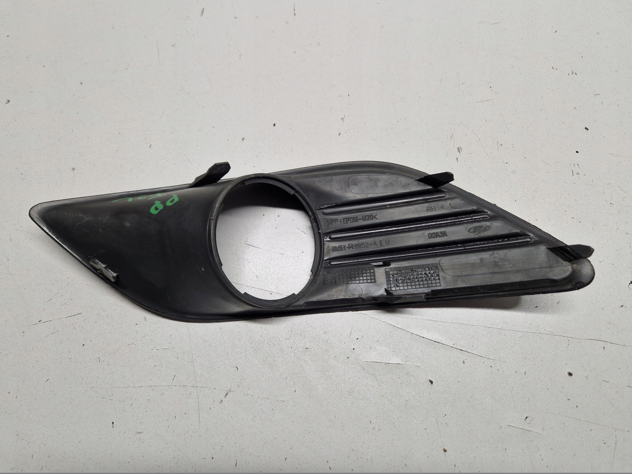 FORD FOCUS MK2 LIFT grid of a bumper frame right 8M51-19952-AEW
