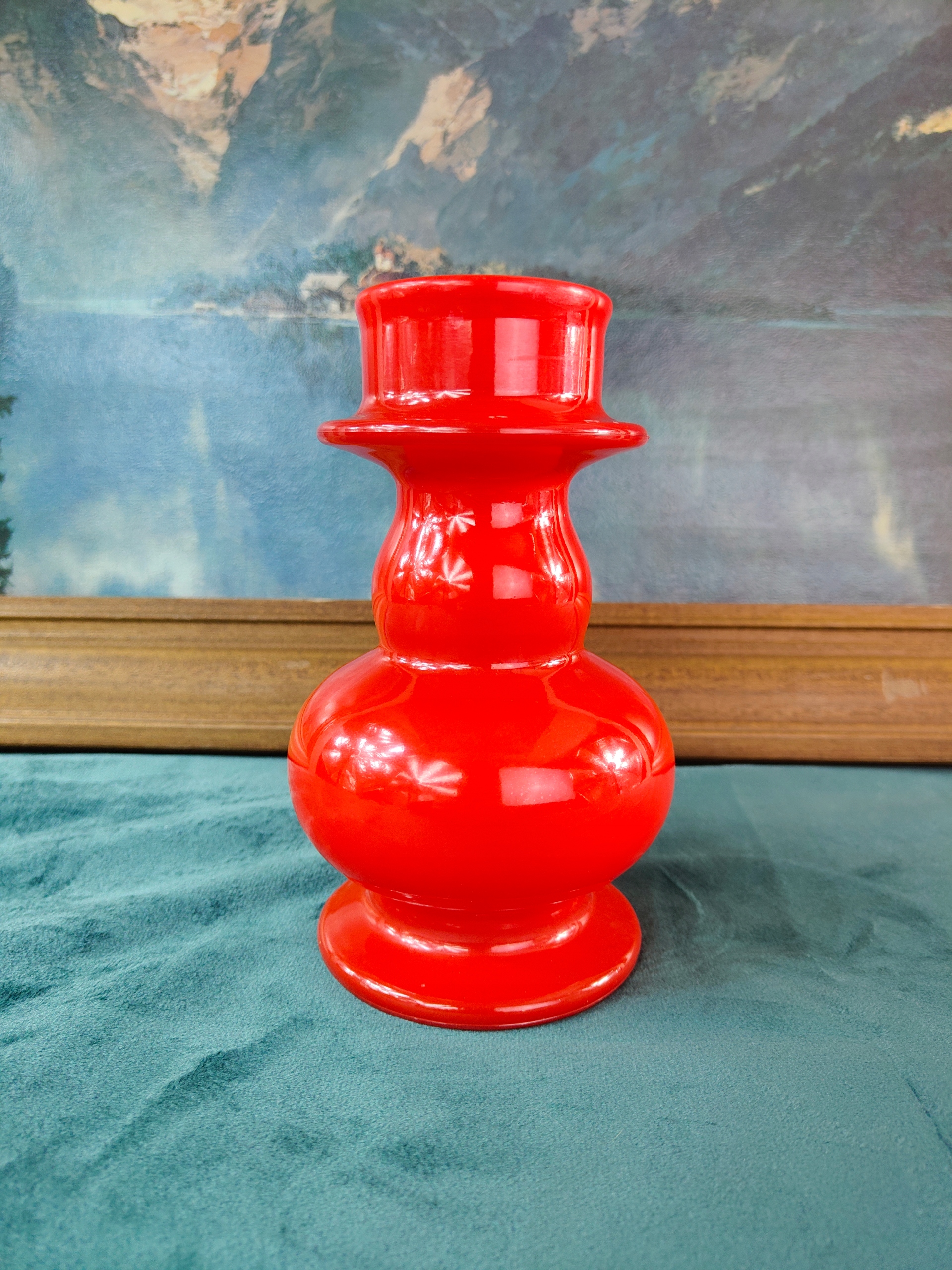 Szklany wazon. Czerwień.