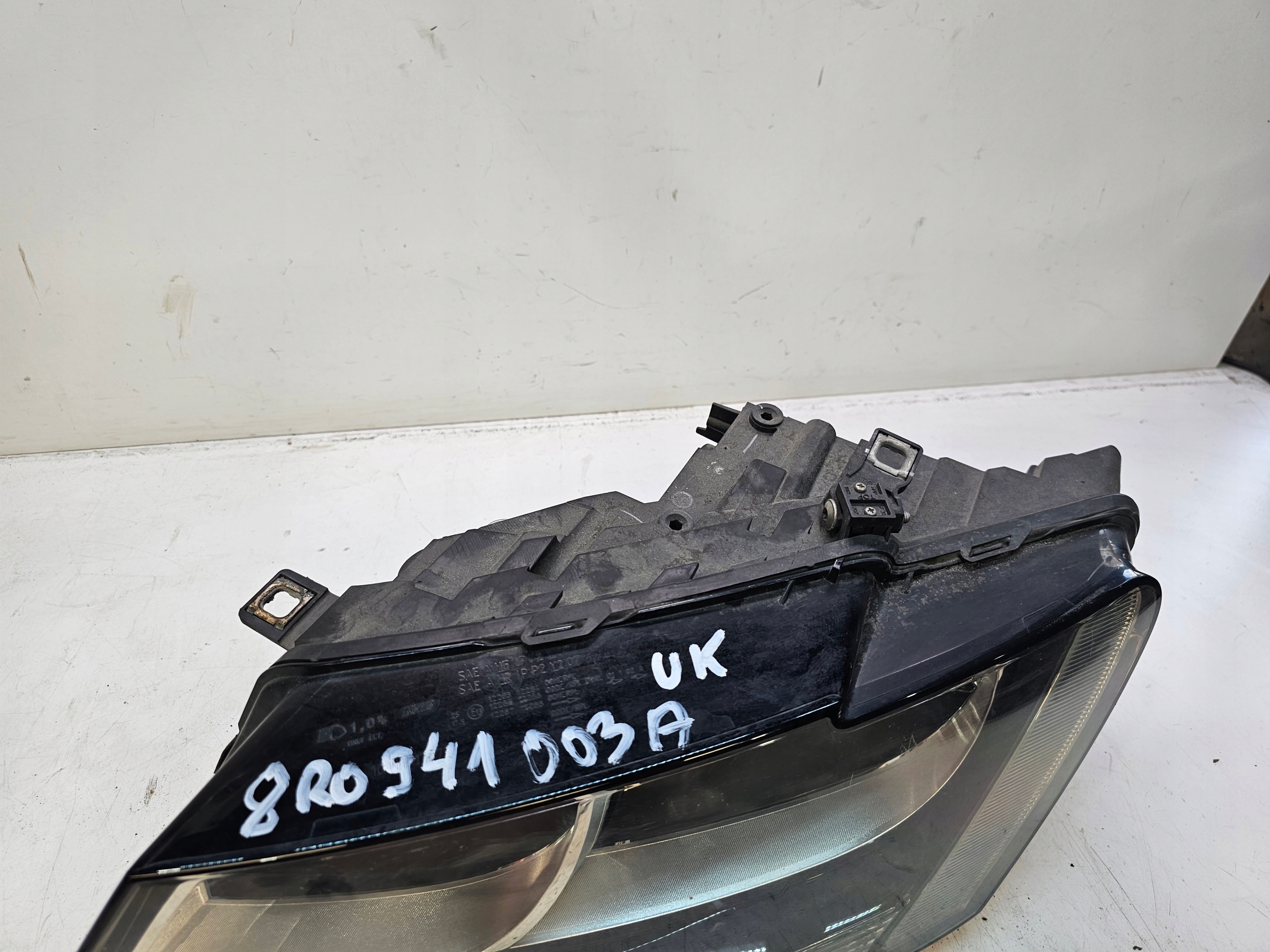 REFLEKTOR levý předek AUDI Q5 8R 8R0941003A UK