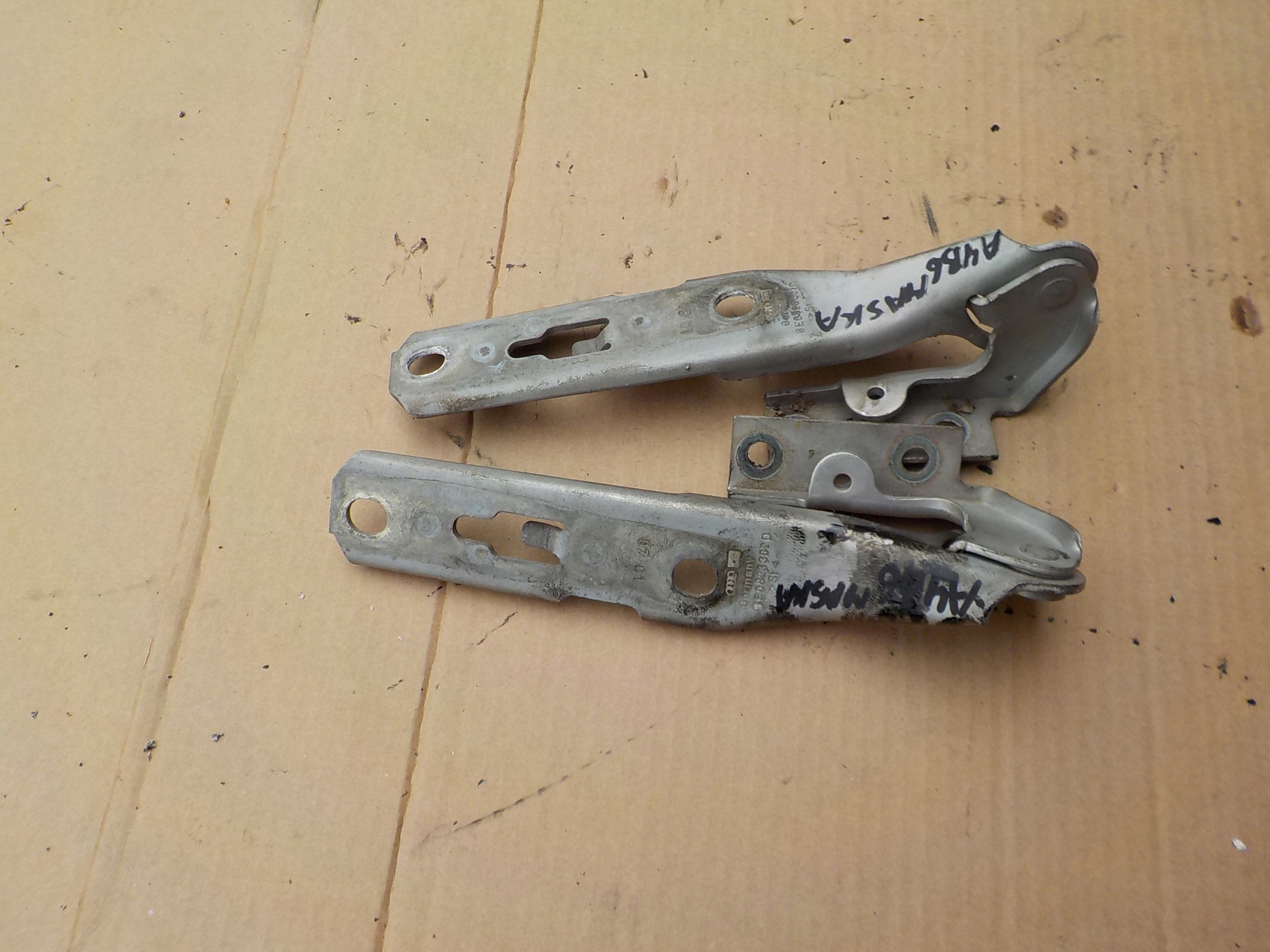 hinge bonnets komplet audi a4 b6 8E0823302D 8E0823301D