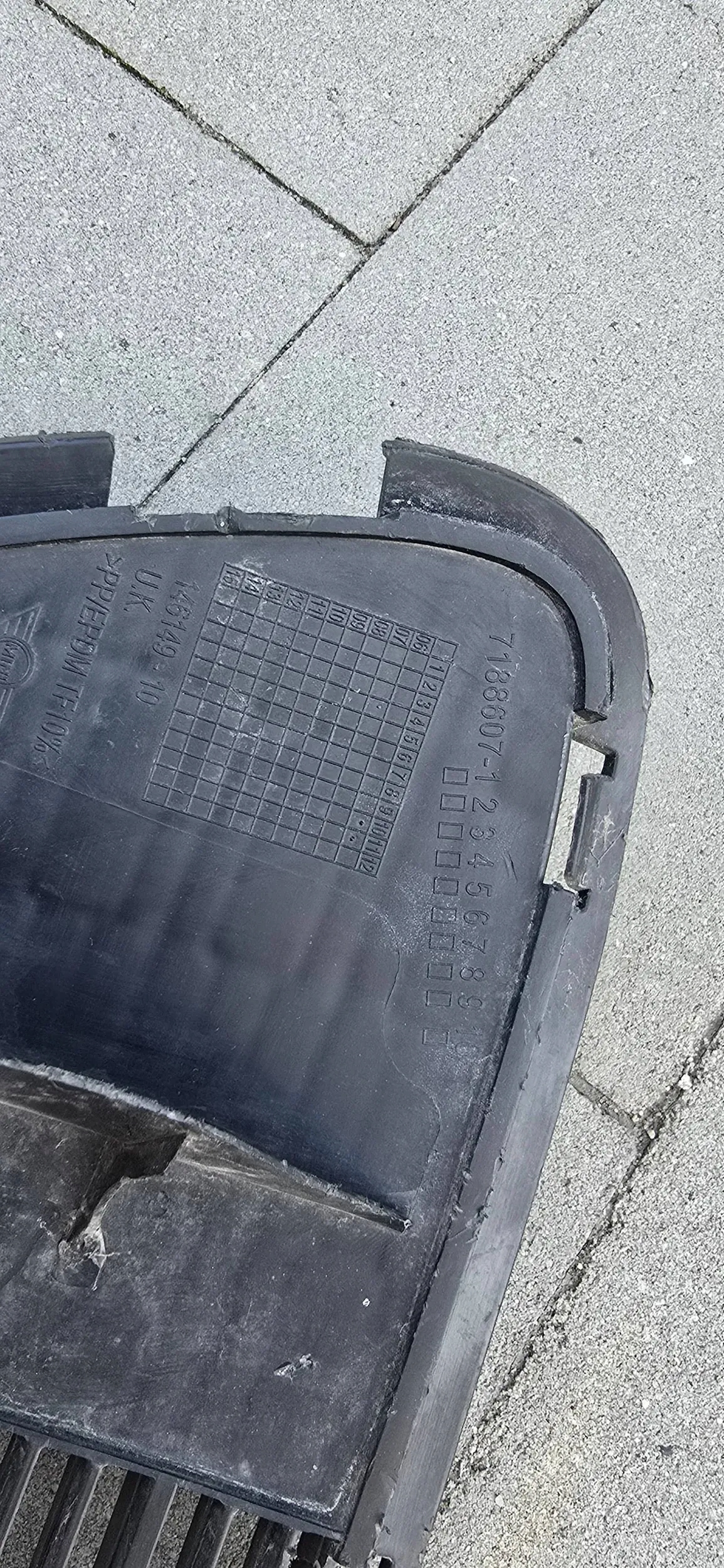 Lüftungsgitter der Stoßstange mitte MINI R55 R56 7188607
