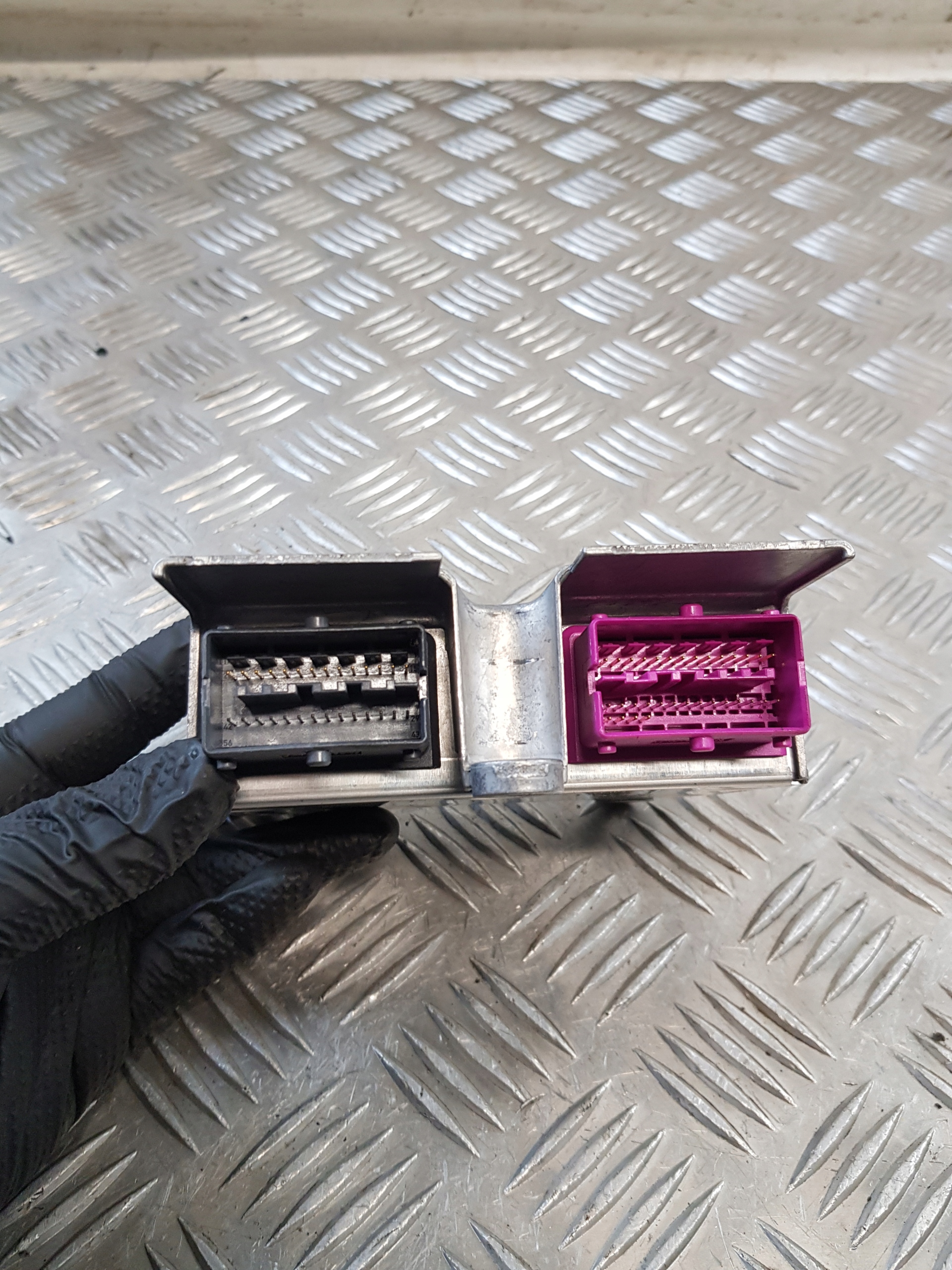 control unit SENSOR airbag 13187526 OPEL CORSA D