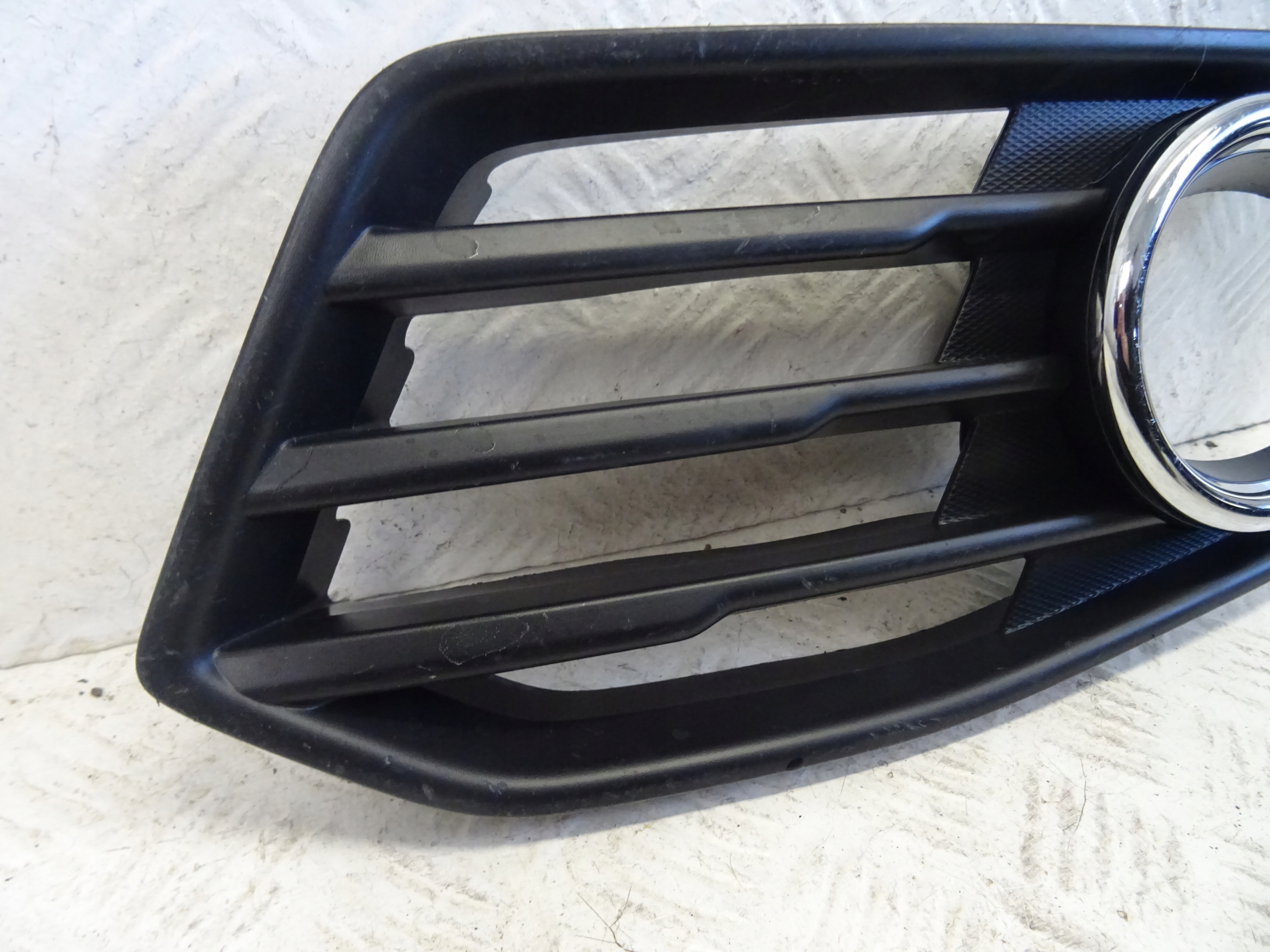 grid of a bumper front front left HONDA CIVIC IX 71109-TA9
