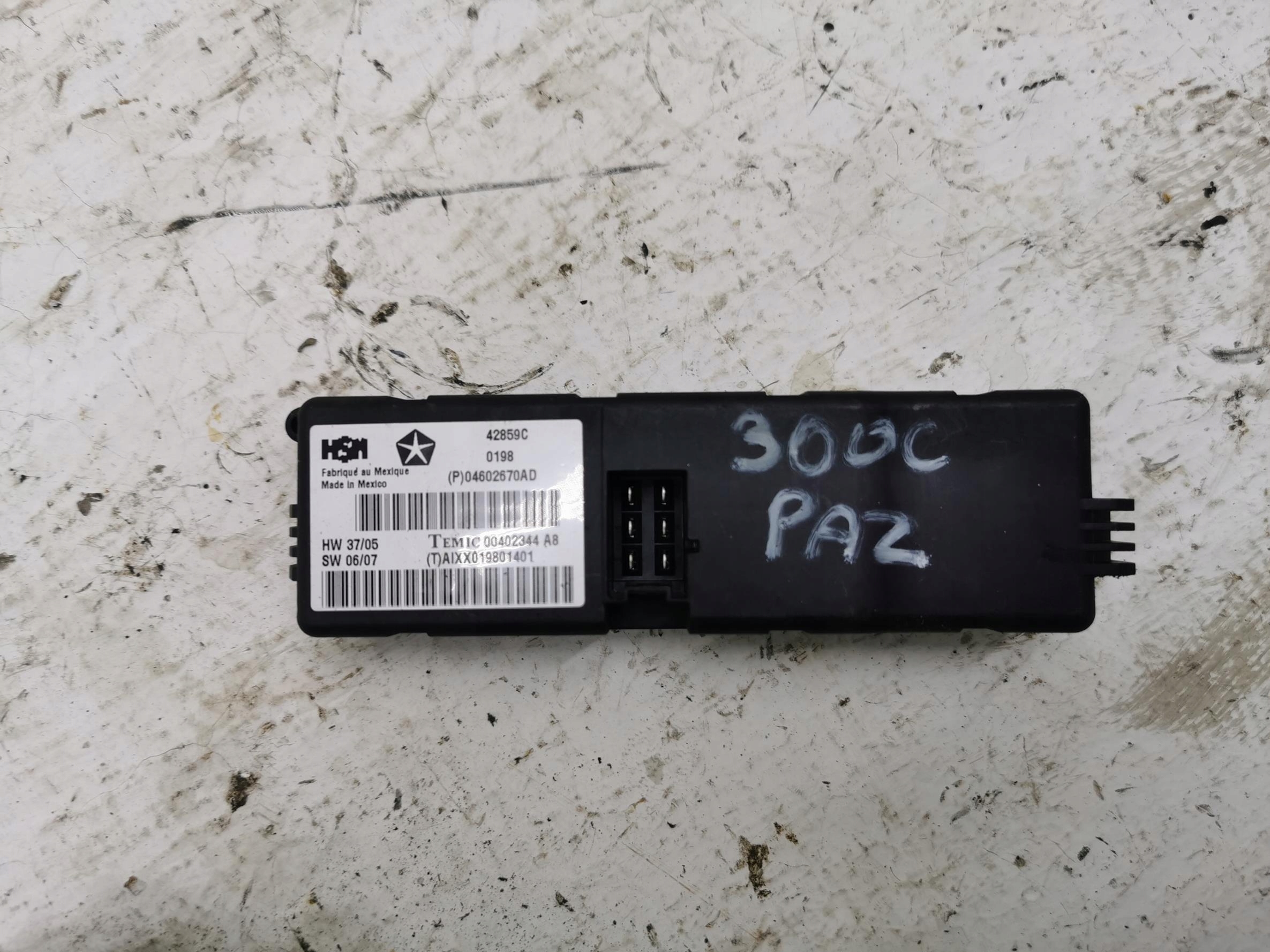 module control unit seat CHRYSLER 300C P04602670AD