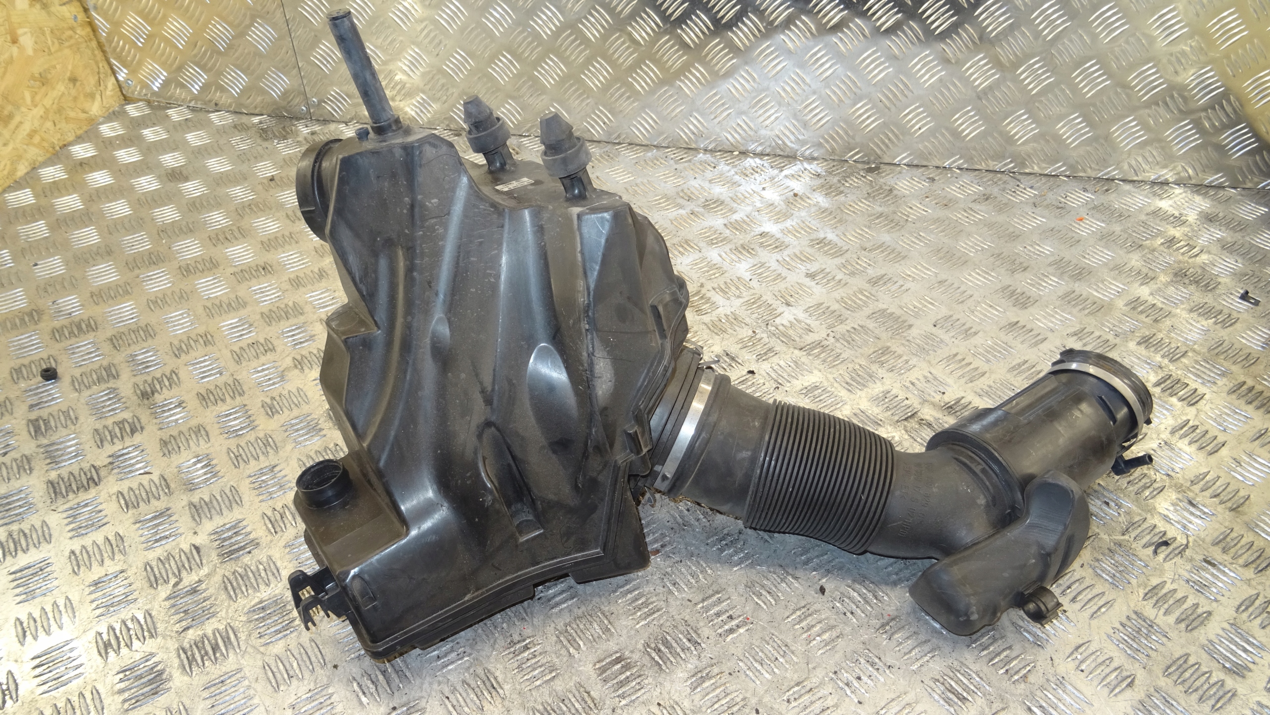 AUDI A4 8K SCATOLA FILTRO 8K0133835BF