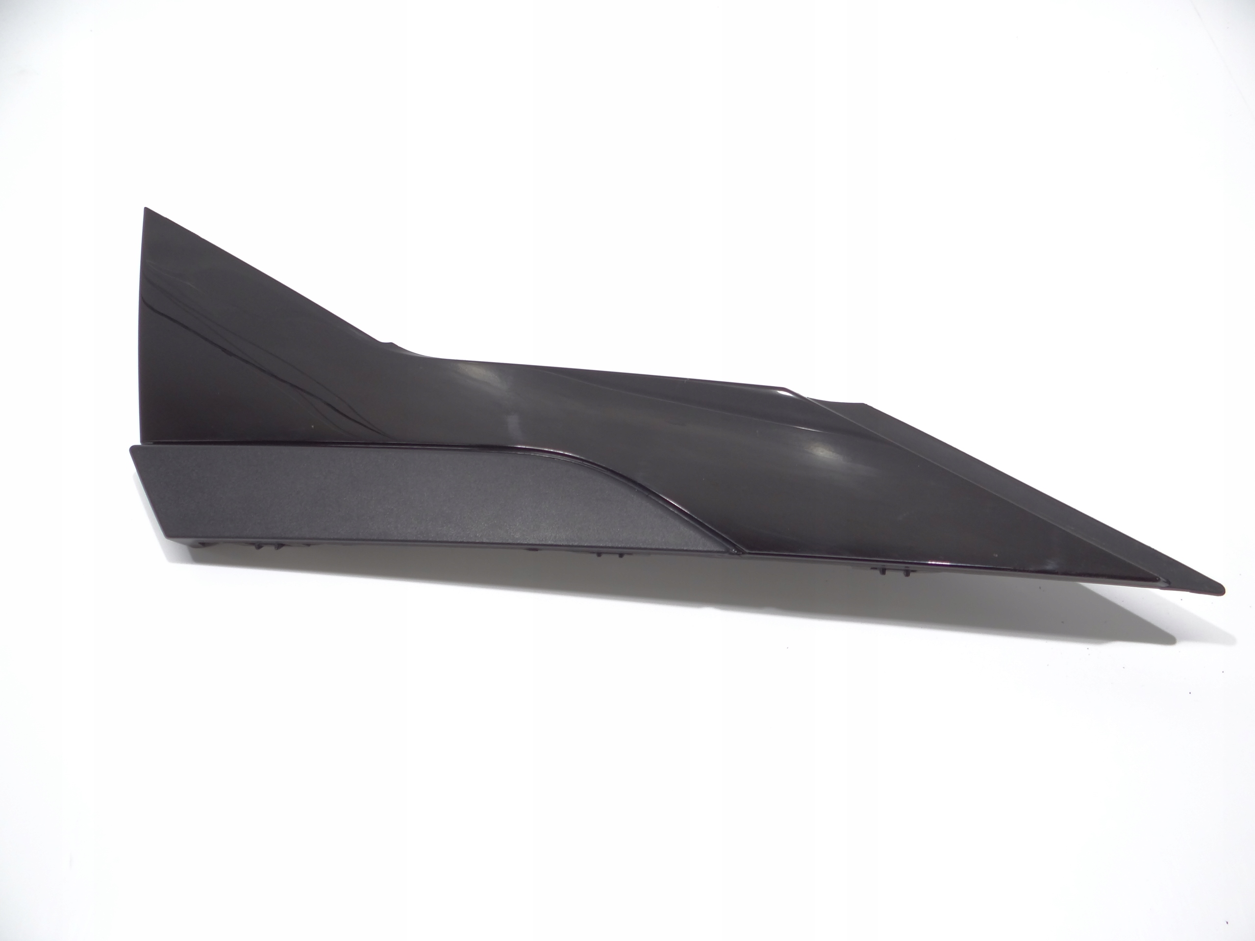 OSŁONA SŁUPKA PRAWY PRZÓD BMW I3 7290174