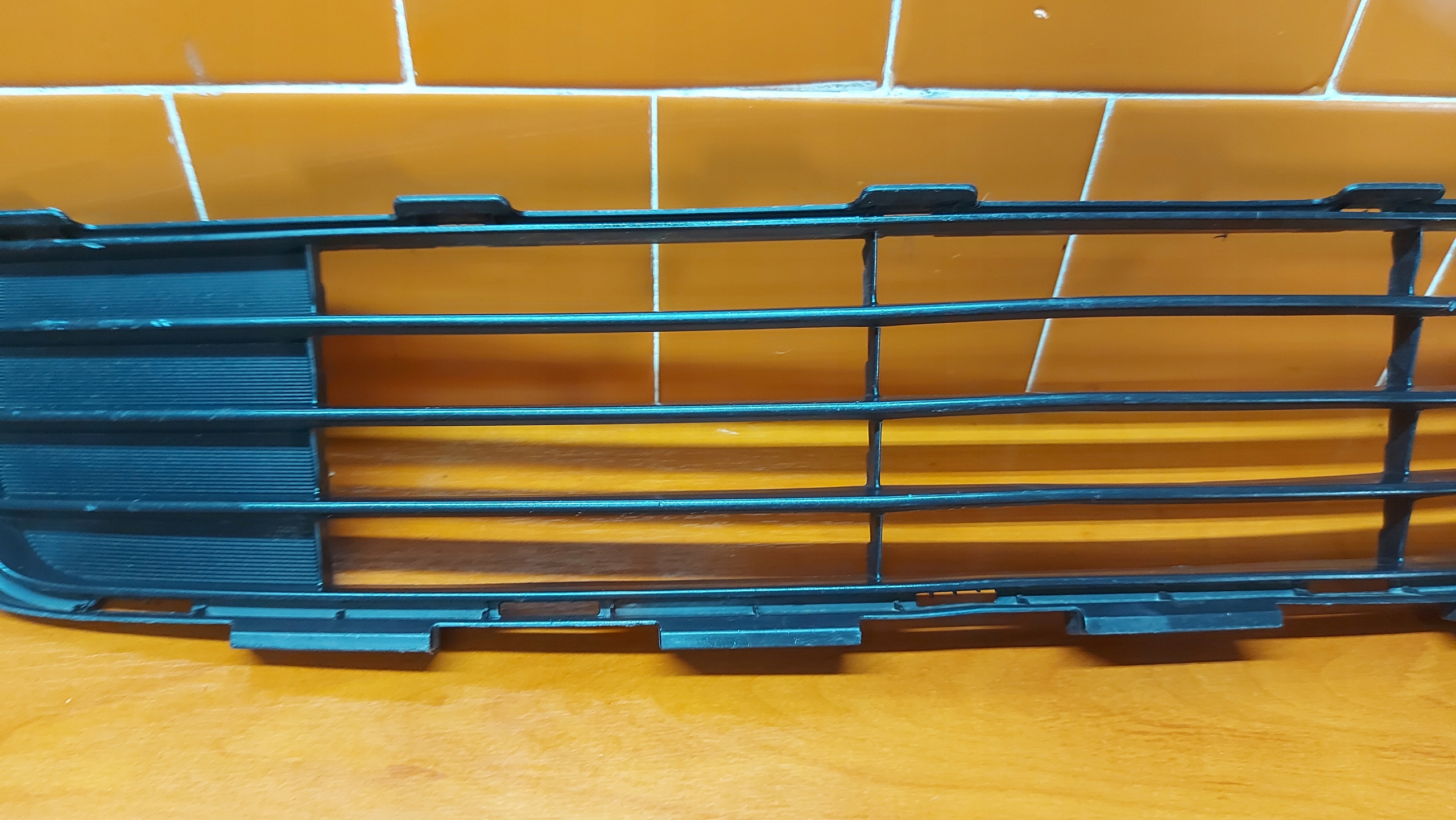 grid of a bumper central front front TOYOTA YARIS II 05-11