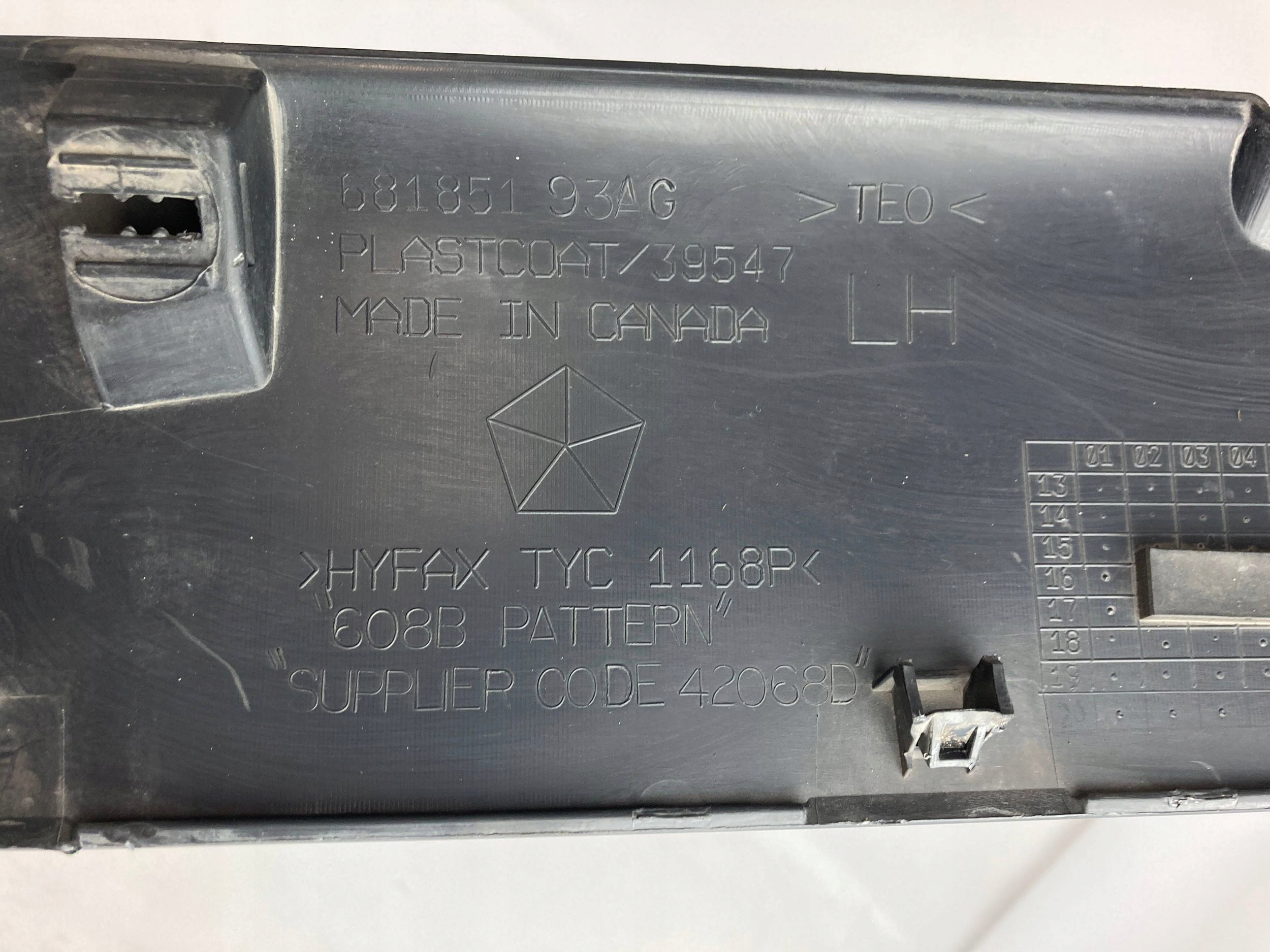 Dodge Challenger Widebody 2018+ cap threshold threshold moulding left