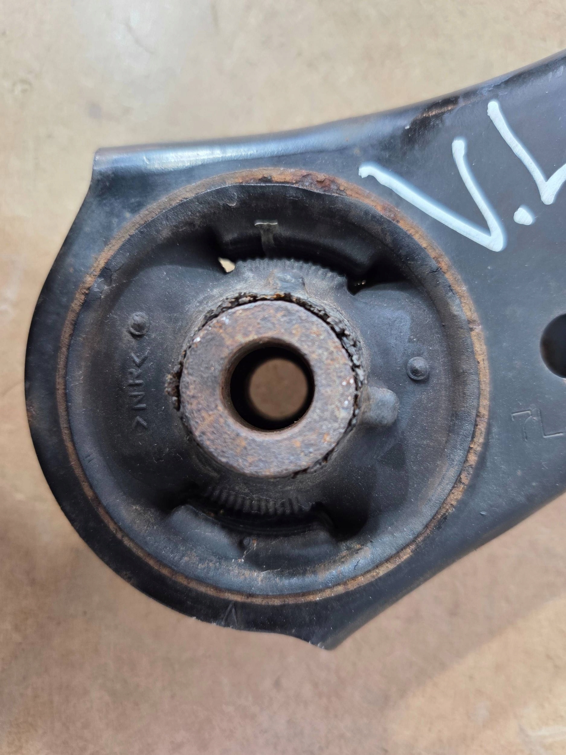 Toyota C-HR and arm front left (Q865)
